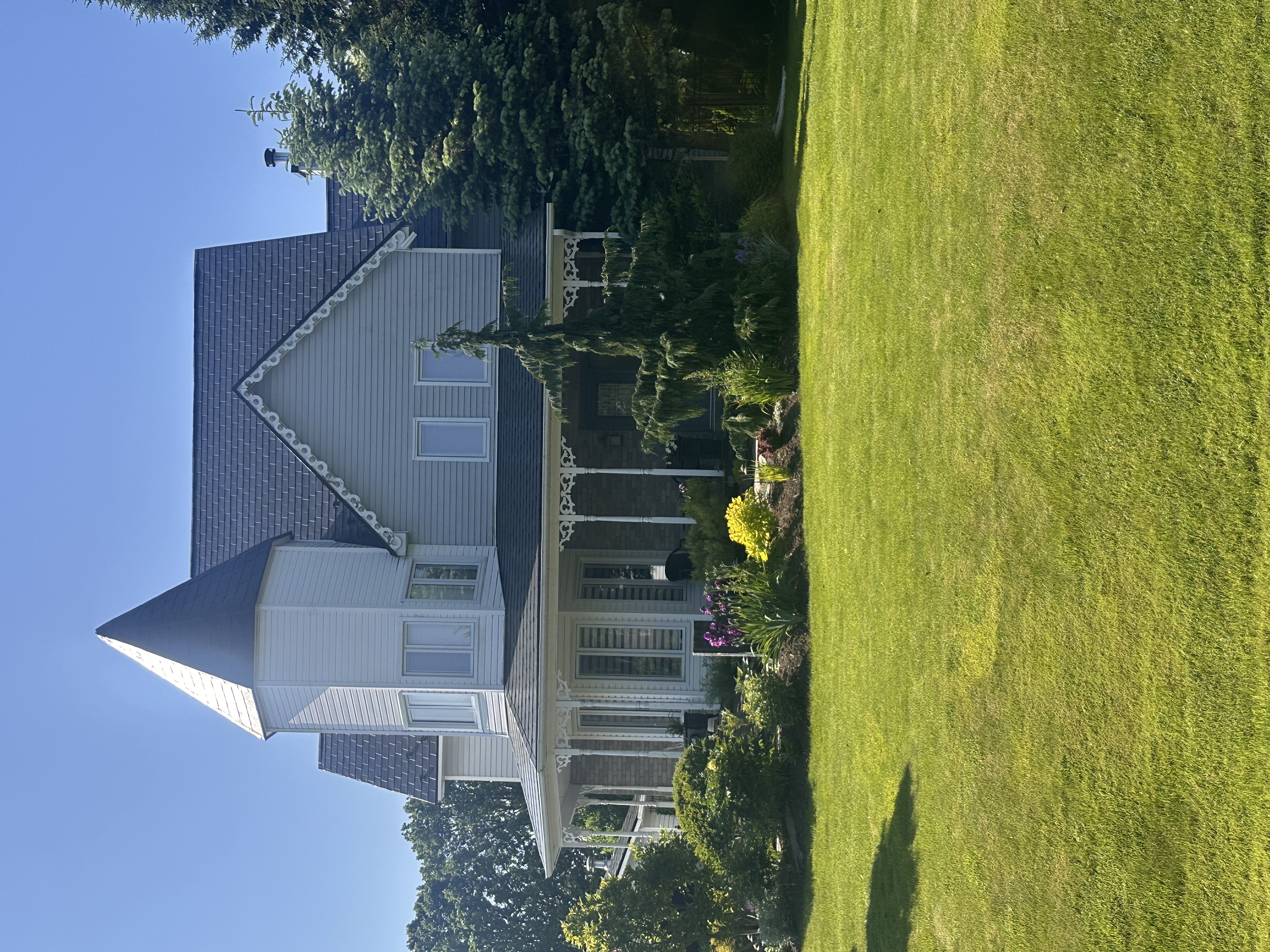 Interlock Aluminum Slate Metal Roofing – Black | Metcalfe, ON (Front-right elevation)