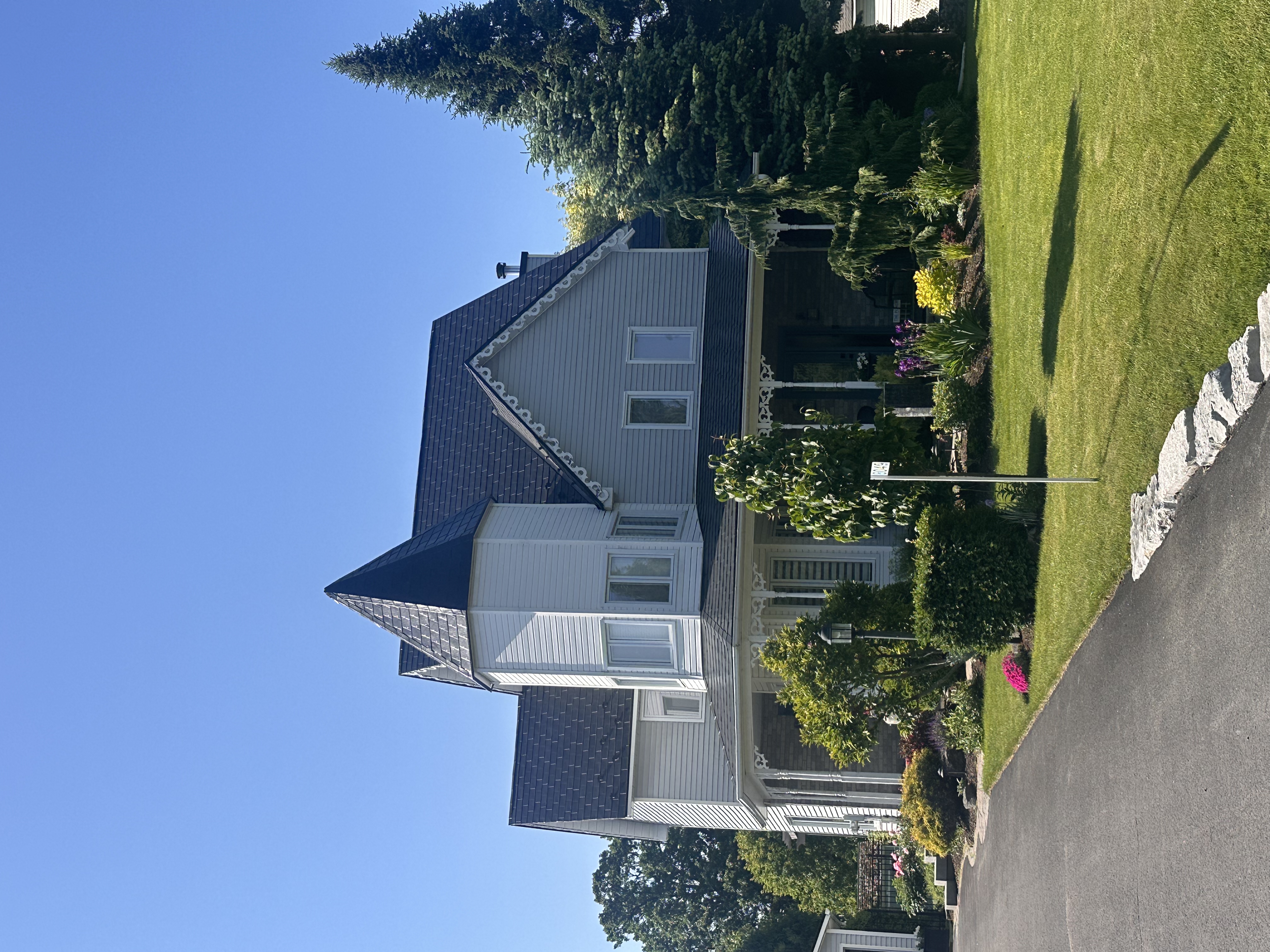 Interlock Aluminum Slate Metal Roofing – Black | Metcalfe, ON (Street view)
