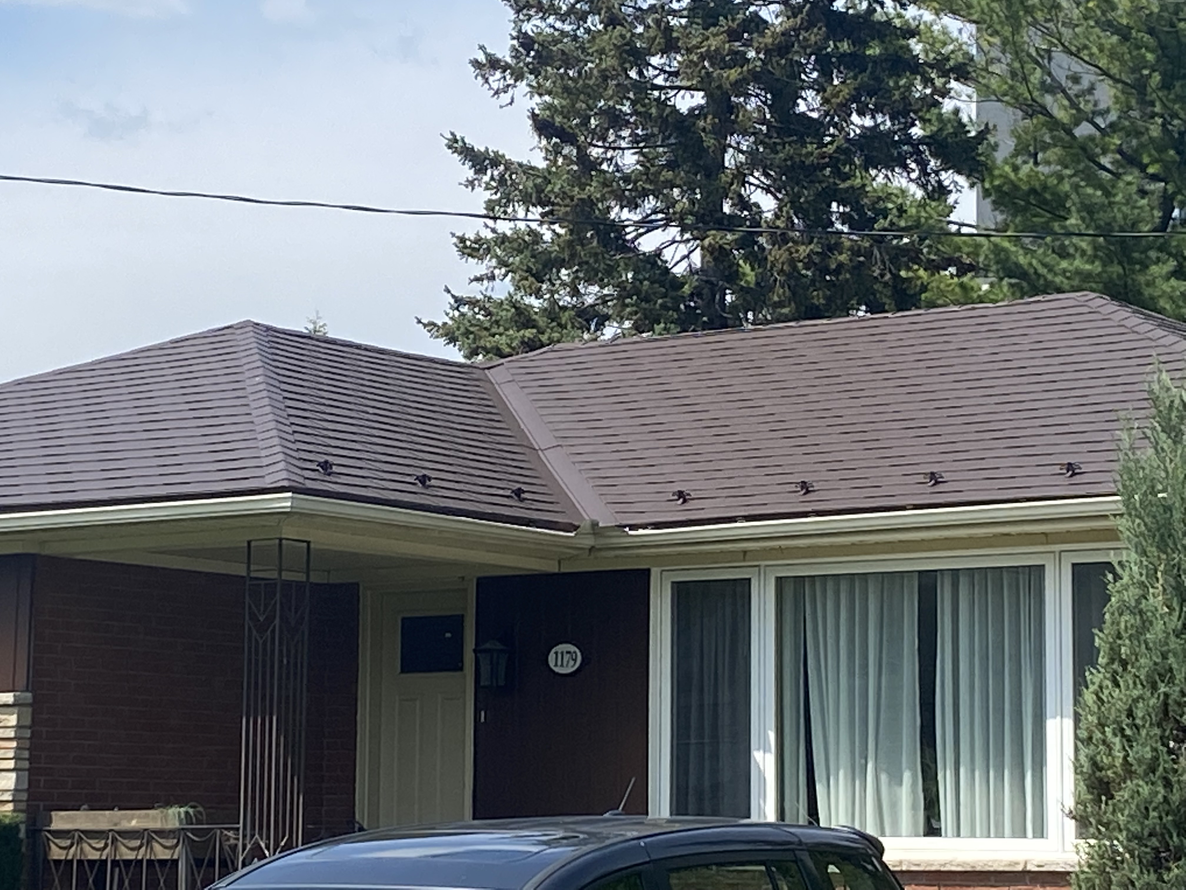 Colonial Brown Interlock aluminum shingle roof on a 1-storey ranch-style brick home in Ottawa, featuring a hip roof with snow guards.