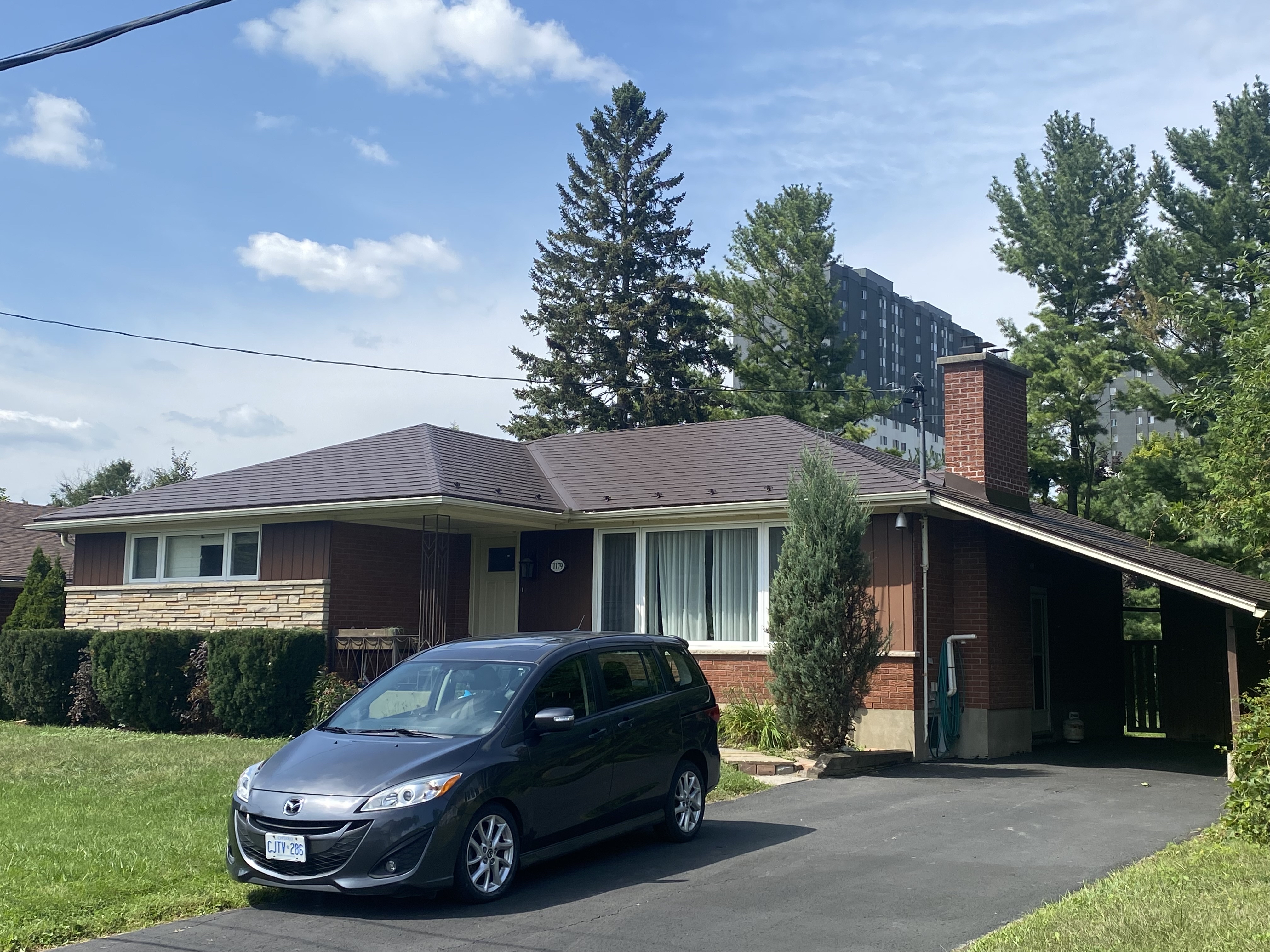 Interlock Aluminum Shingle Metal Roofing – Colonial Brown | Ottawa, ON (Street view)