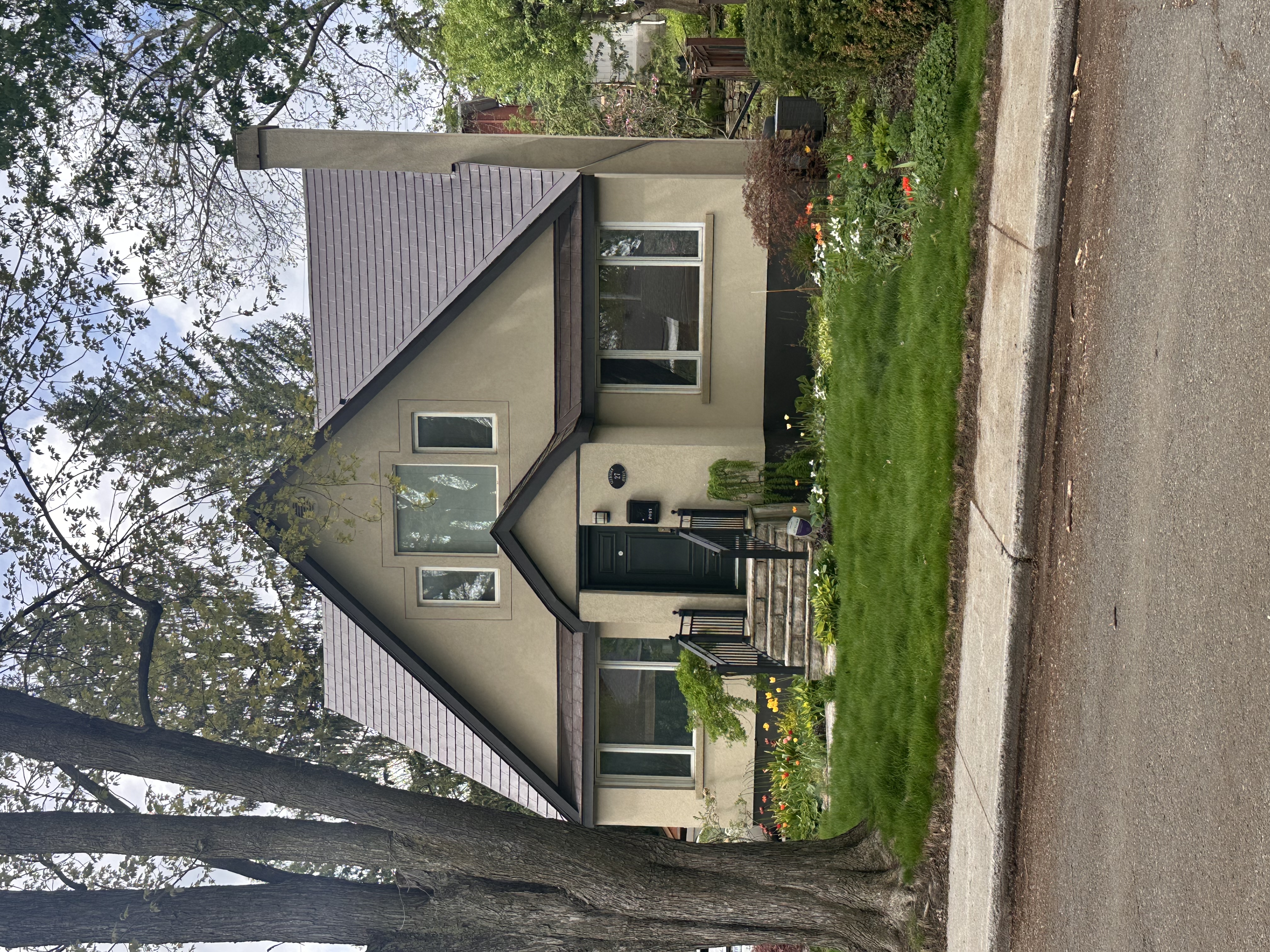 Interlock Aluminum Slate Metal Roofing – Colonial Brown | Ottawa, ON (Street view)