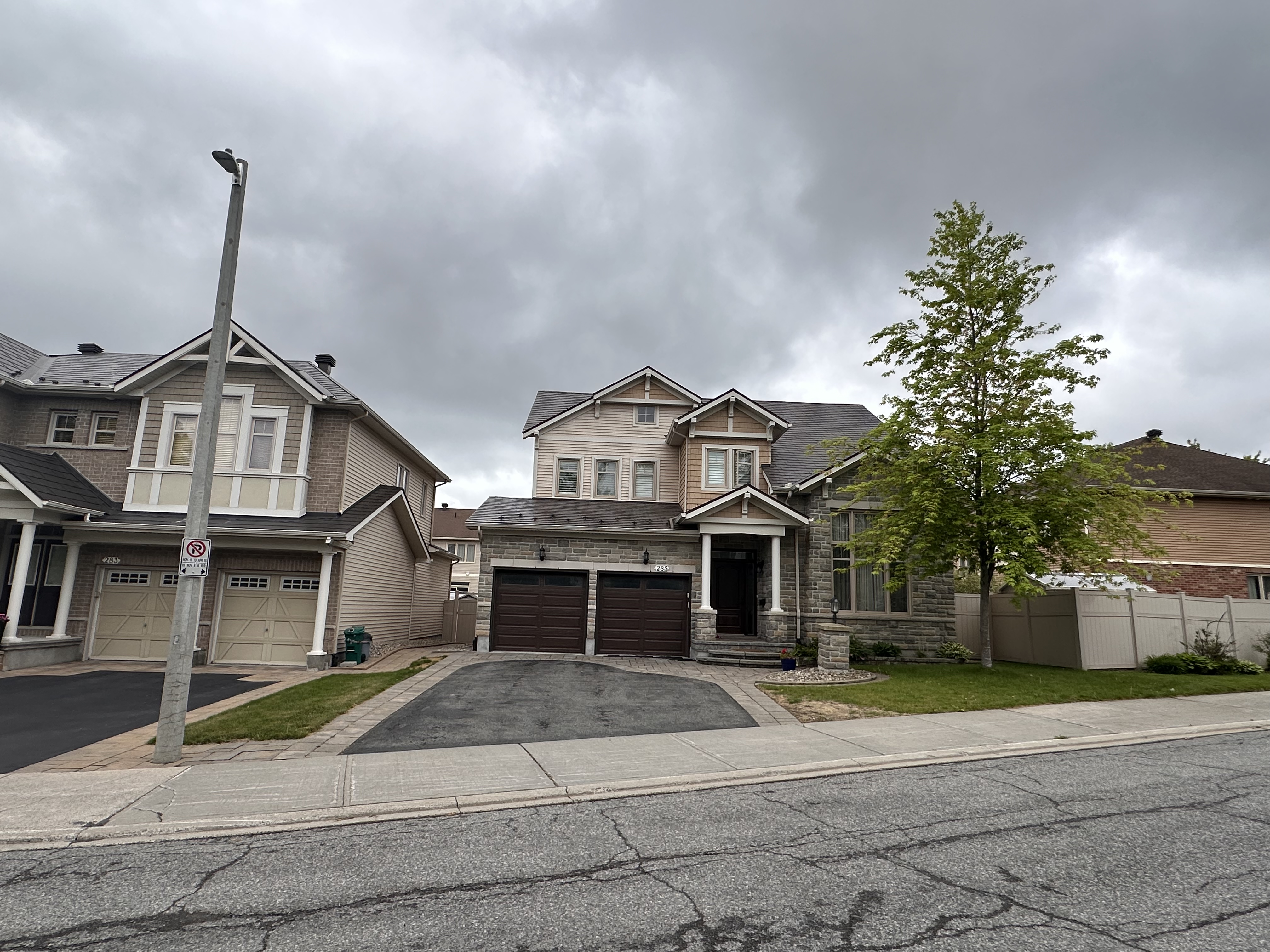 Interlock Aluminum Slate Metal Roofing – Tudor Brown | Ottawa, ON (Street view)