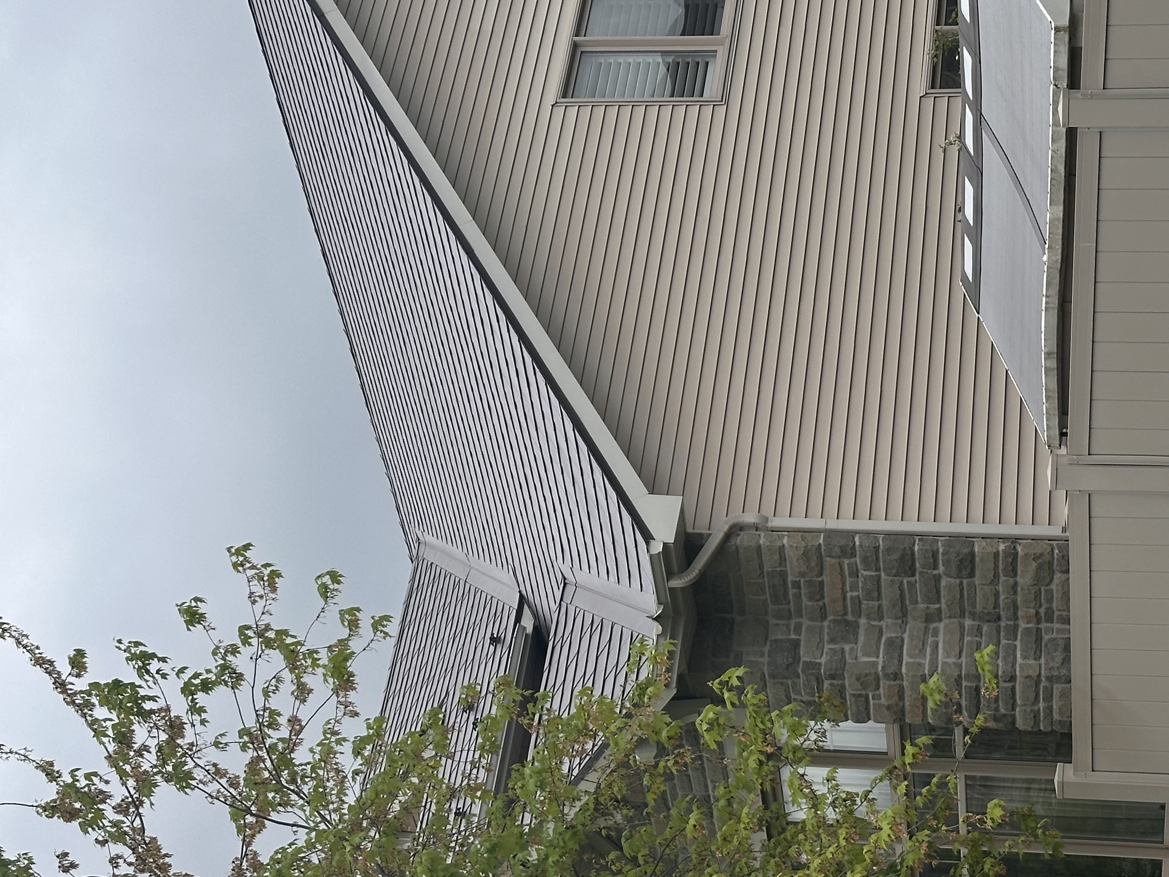 Interlock Aluminum Slate Metal Roofing – Tudor Brown | Ottawa, ON (Close-up)