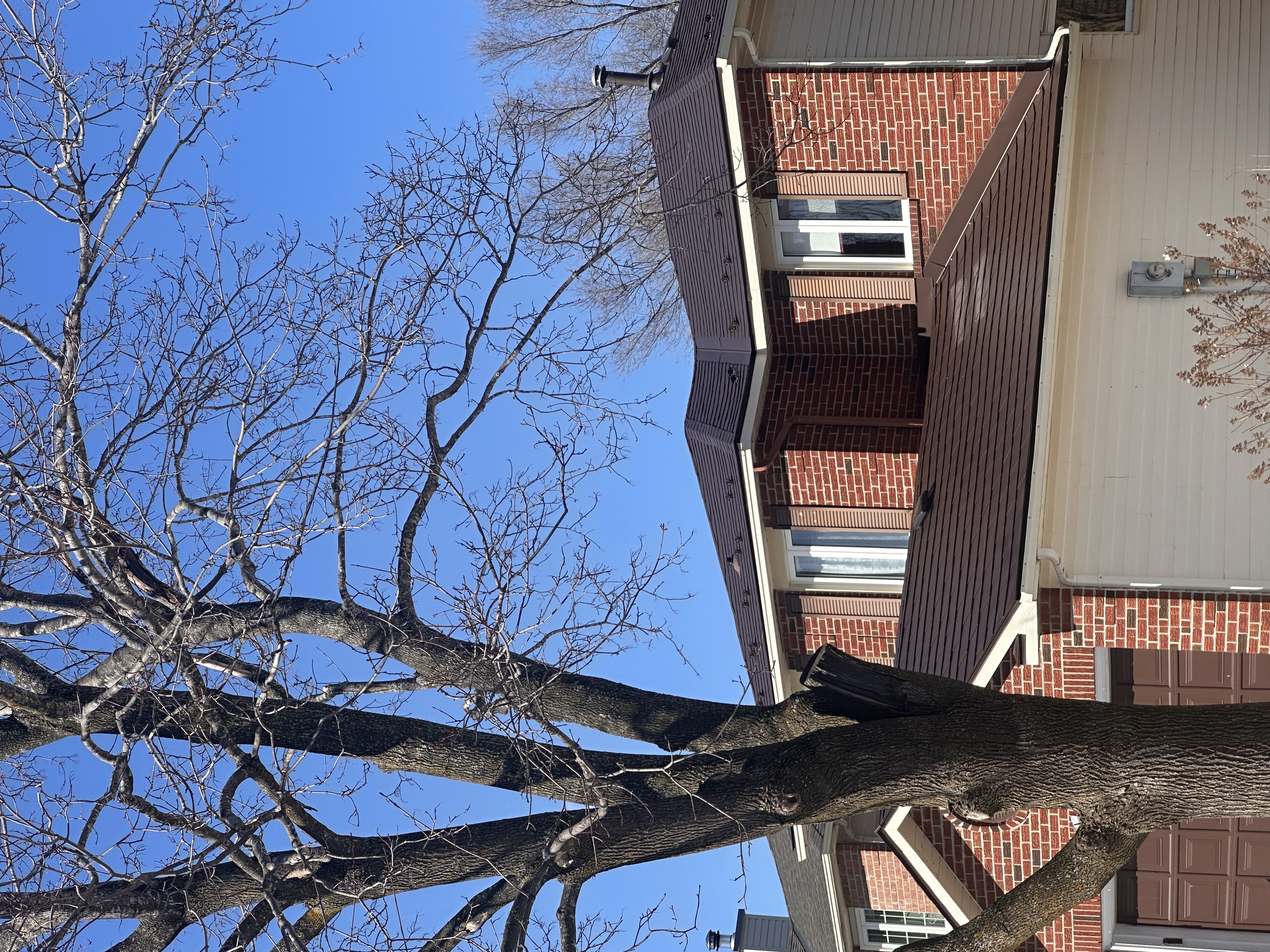 Interlock Aluminum Slate Metal Roofing – Colonial Brown | Ottawa, ON (Front-right elevation)