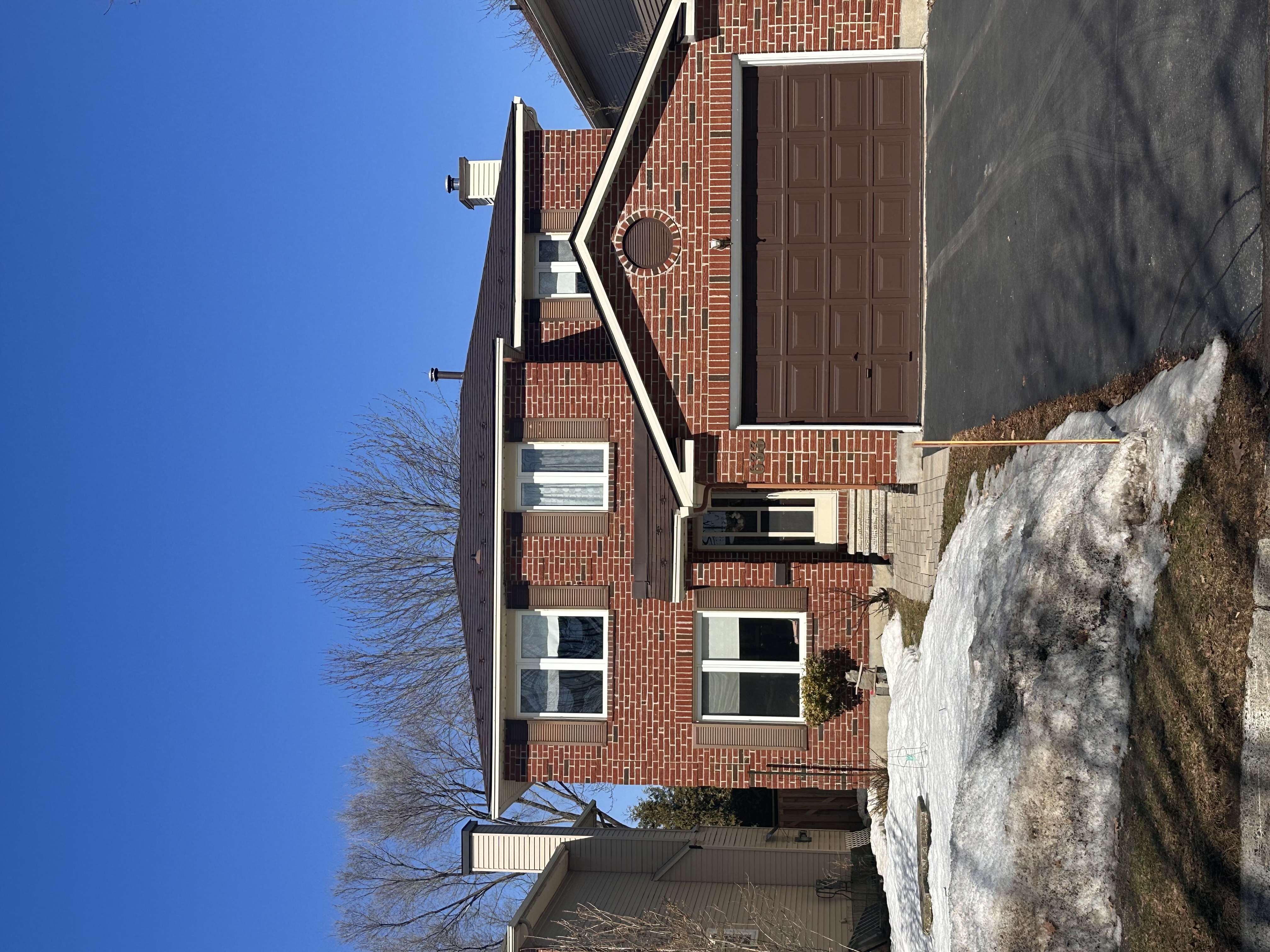 Interlock Aluminum Slate Metal Roofing – Colonial Brown | Ottawa, ON (Front elevation)