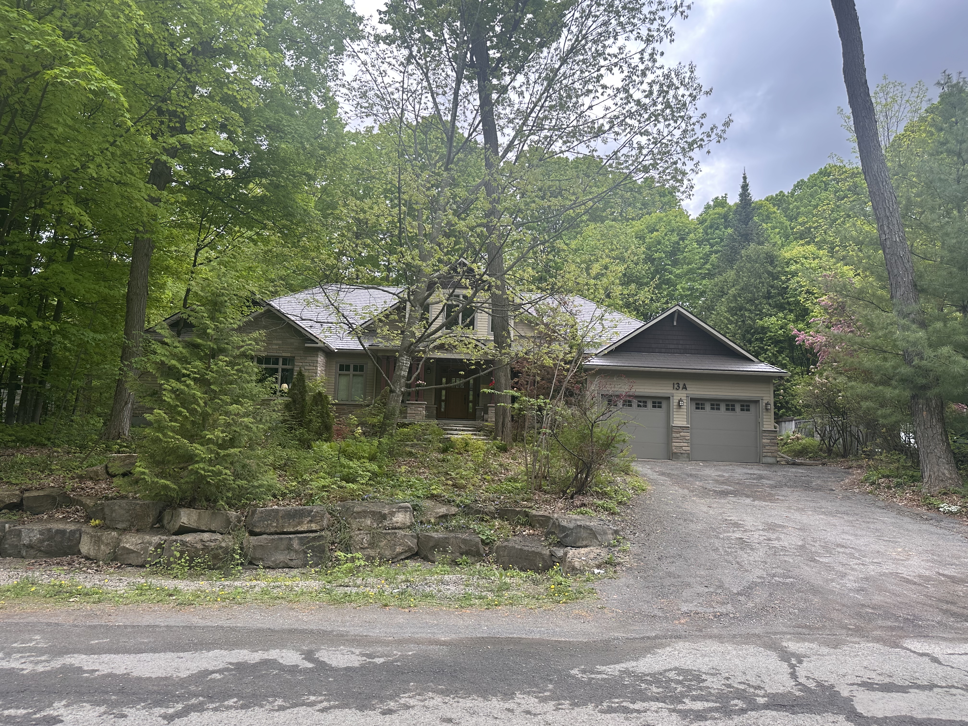 Interlock Aluminum Cedar Shingle Metal Roofing – Tudor Brown | Ottawa, ON (Front elevation)