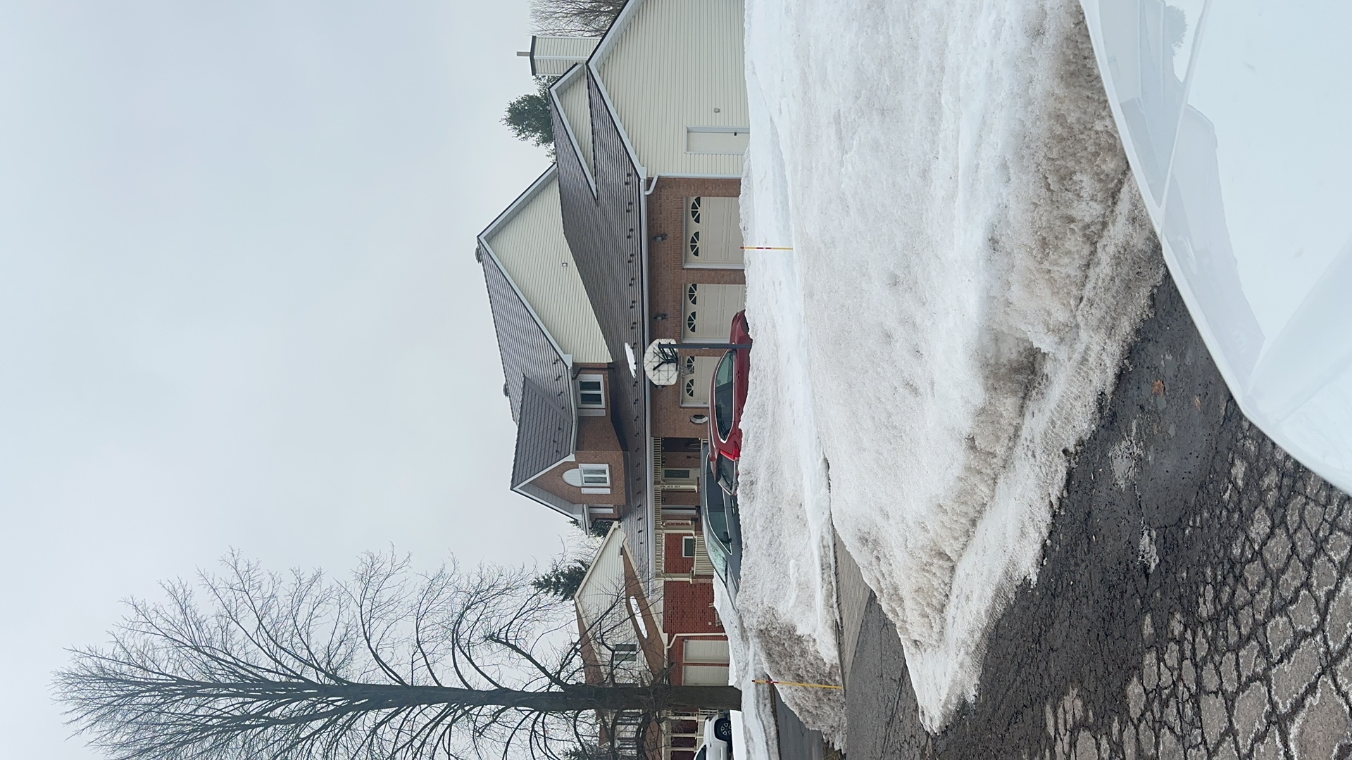 Interlock Aluminum Cedar Shingle Metal Roofing – Colonial Brown | Ottawa, ON (Front-right elevation)
