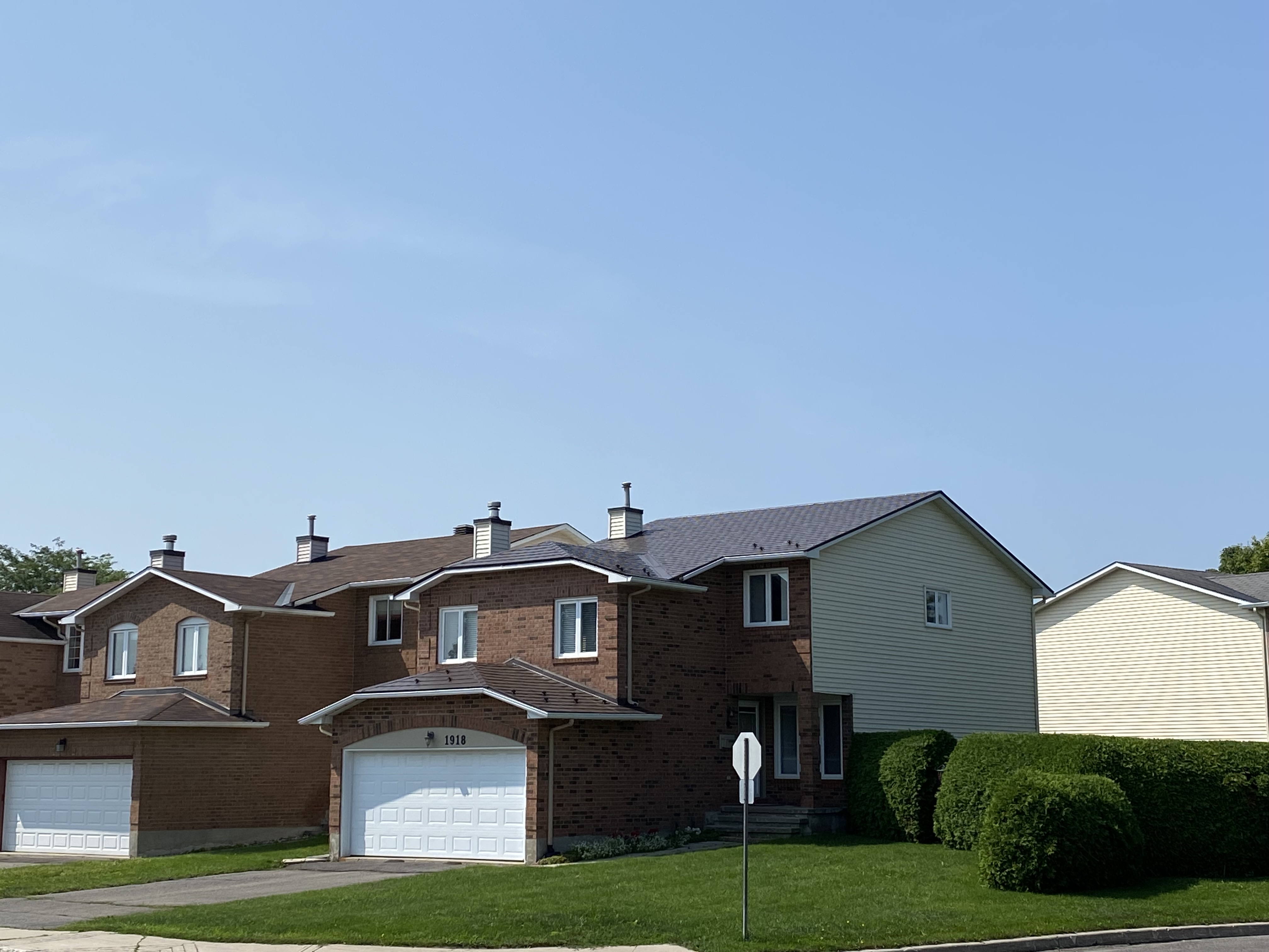 Interlock Aluminum Slate Metal Roofing – Colonial Brown | Orleans, ON (Street view)