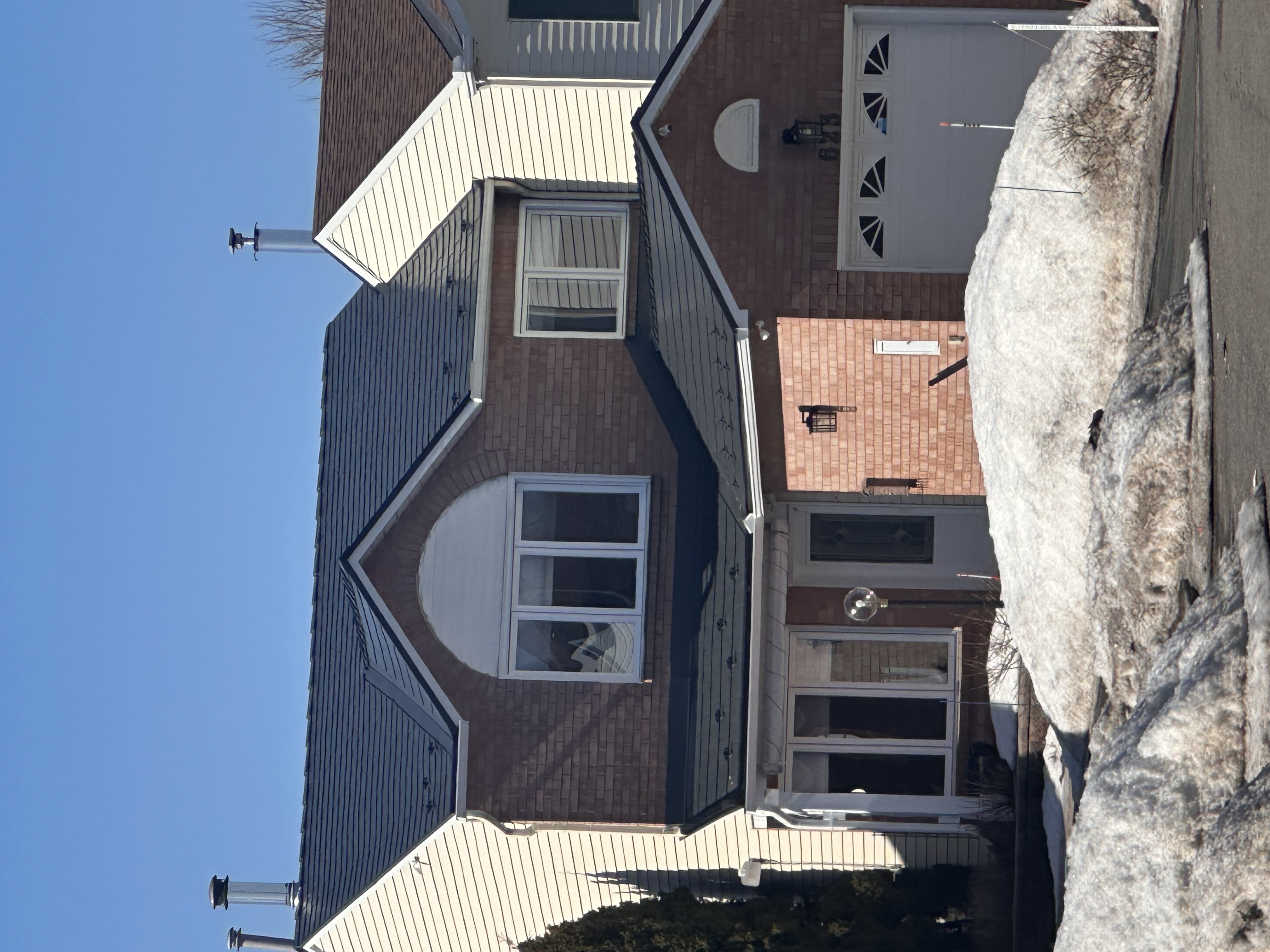 Interlock Aluminum Slate Metal Roofing – Deep Charcoal | Orleans, ON (Front elevation)