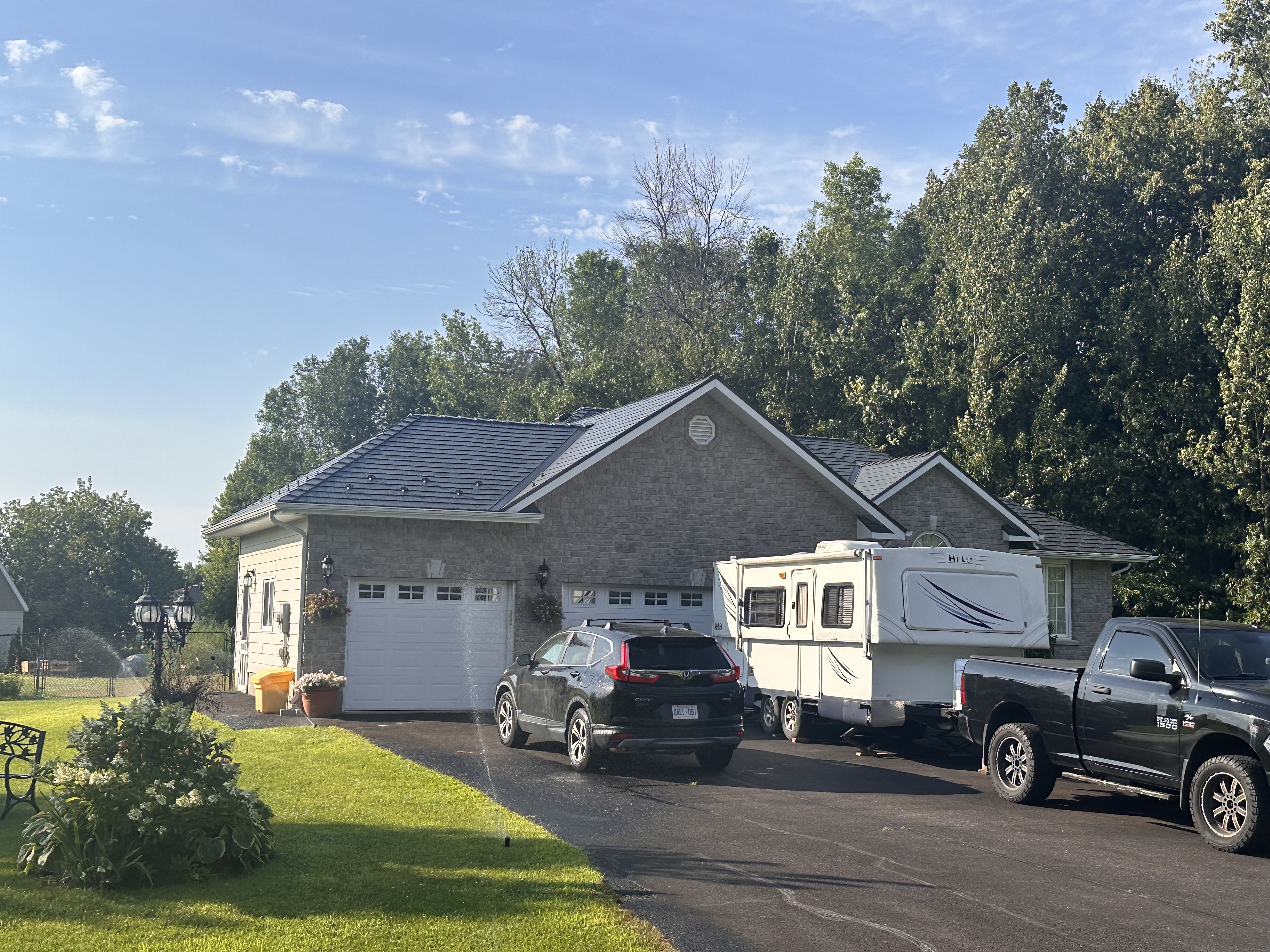 Interlock Aluminum Cedar Shingle Metal Roofing – Deep Charcoal | Pembroke, ON (Front-left elevation)