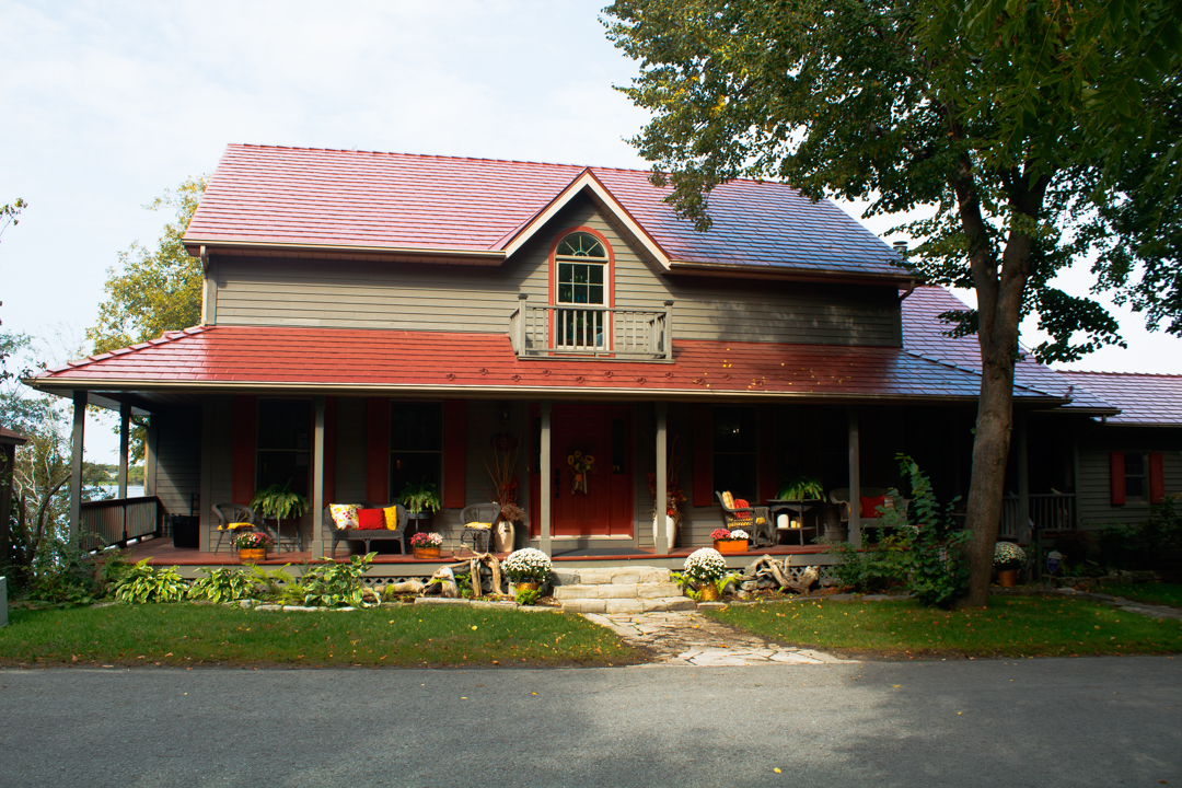 Interlock Aluminum Slate Metal Roofing – Tile Red | Kingston, ON (Side elevation)
