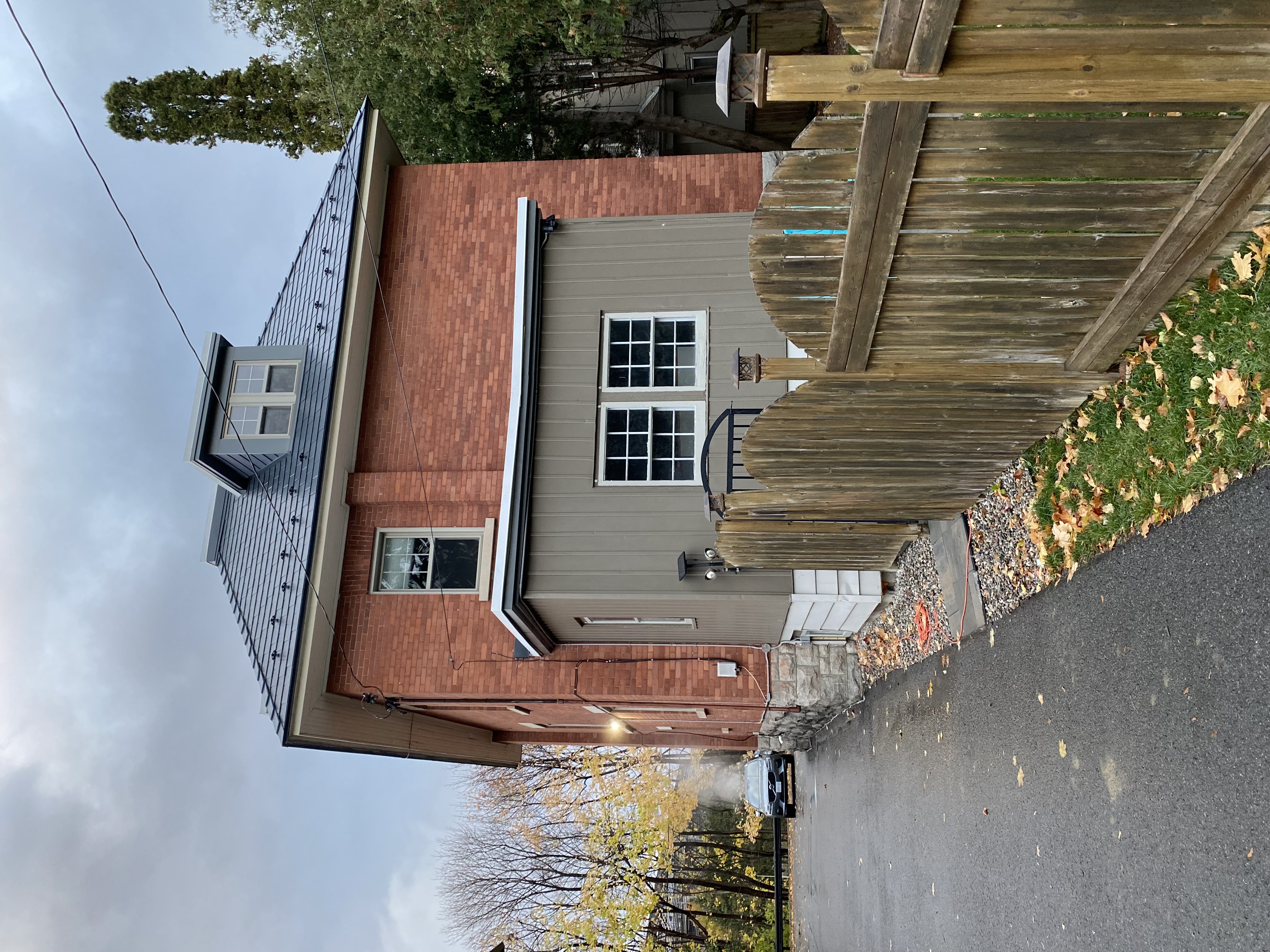 Interlock Aluminum Slate Metal Roofing – Deep Charcoal | Ottawa, ON (Rear elevation)