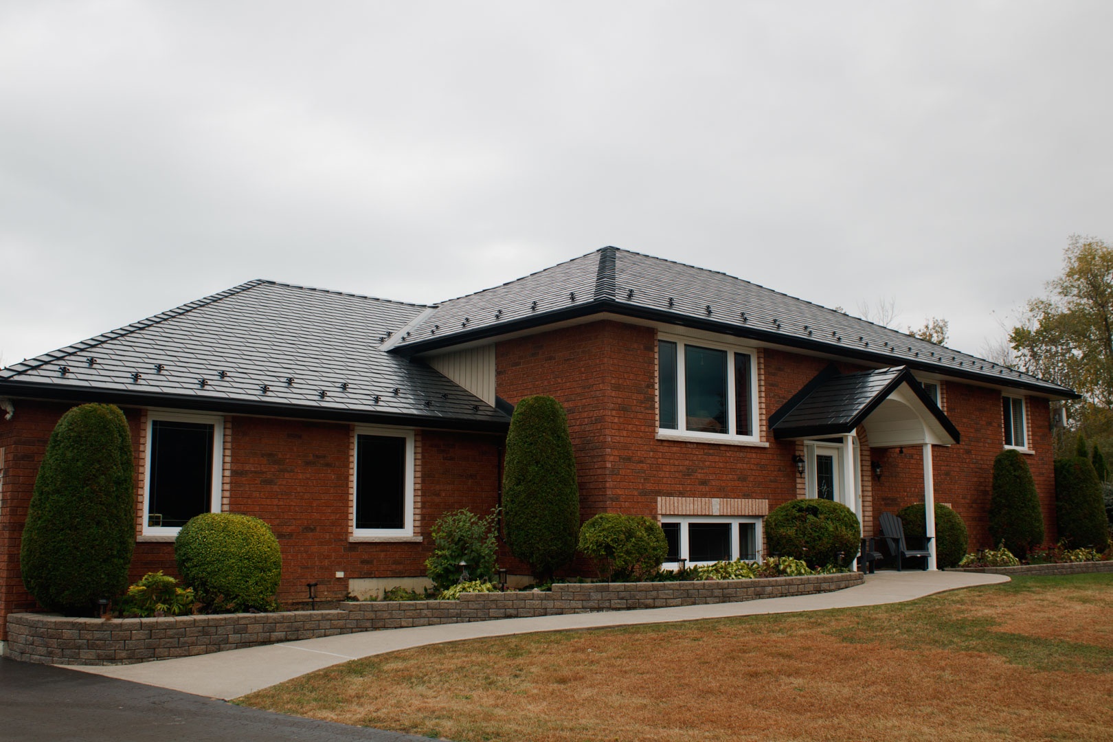 Interlock Aluminum Slate Metal Roofing – Black | Carrying Place, ON (Front-left elevation)