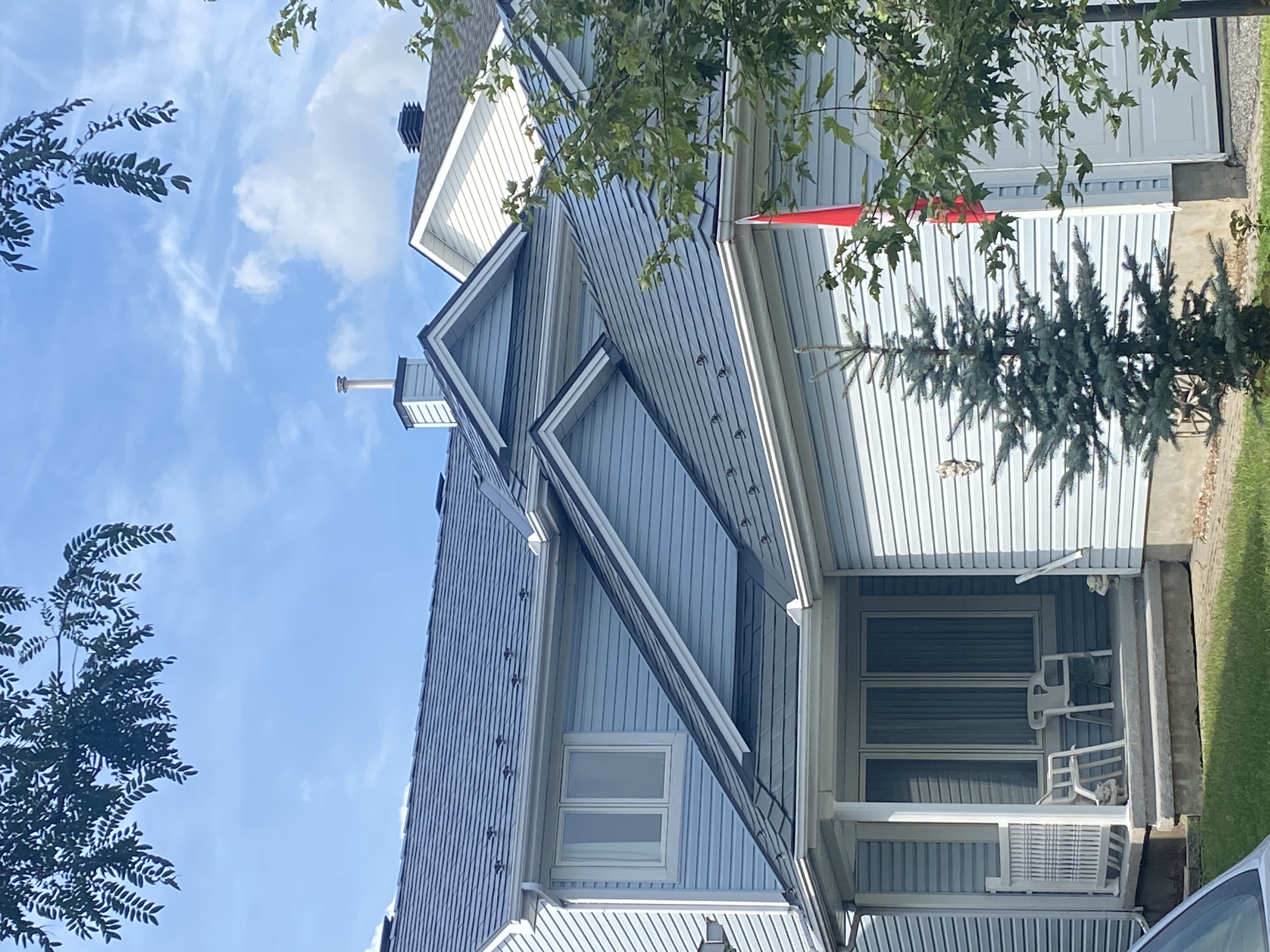 Interlock Aluminum Slate Metal Roofing – Deep Charcoal | Kanata, ON (Front-left elevation)
