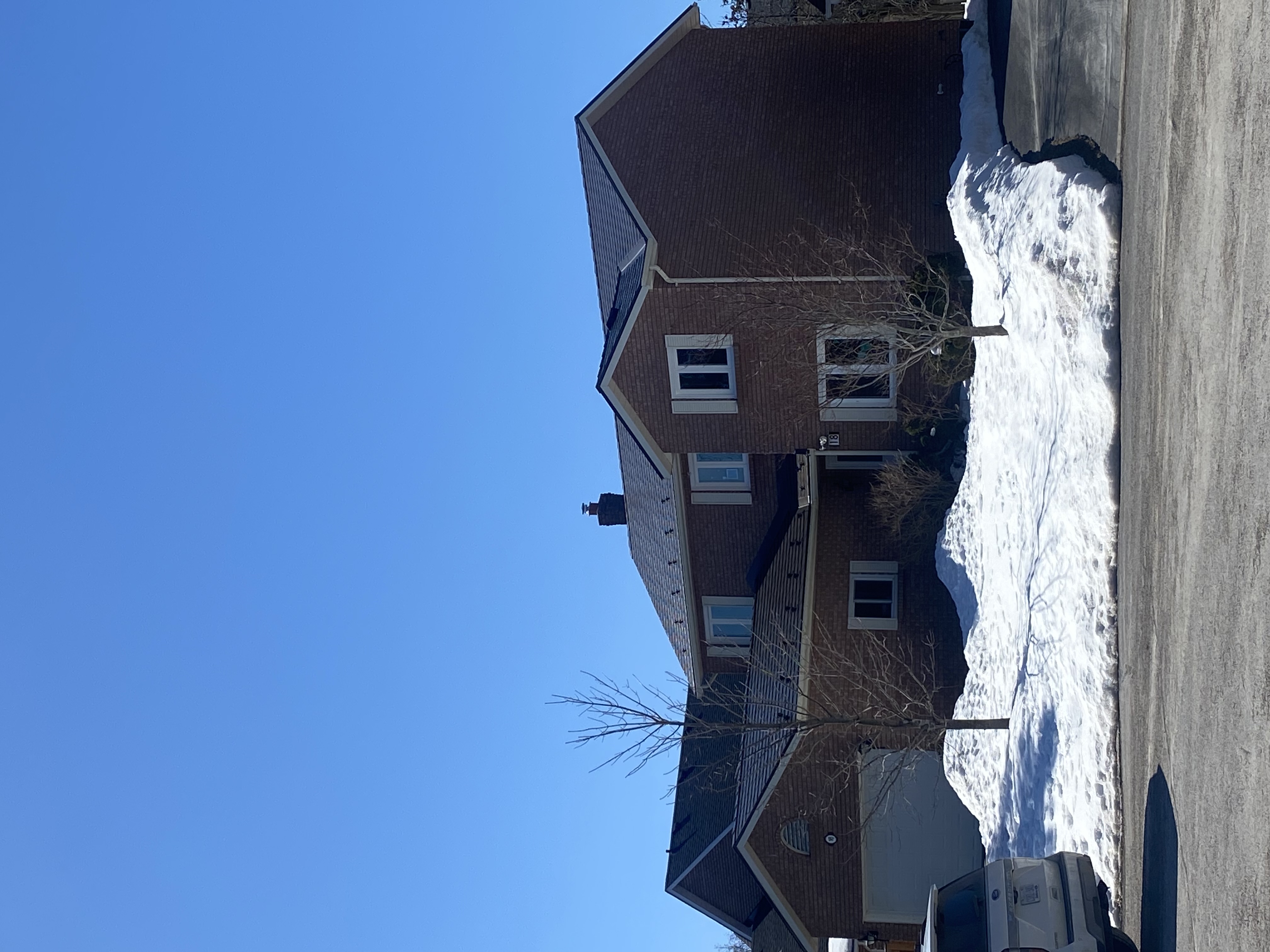 Interlock Aluminum Slate Metal Roofing – Tudor Brown | Belleville, ON (Front elevation)