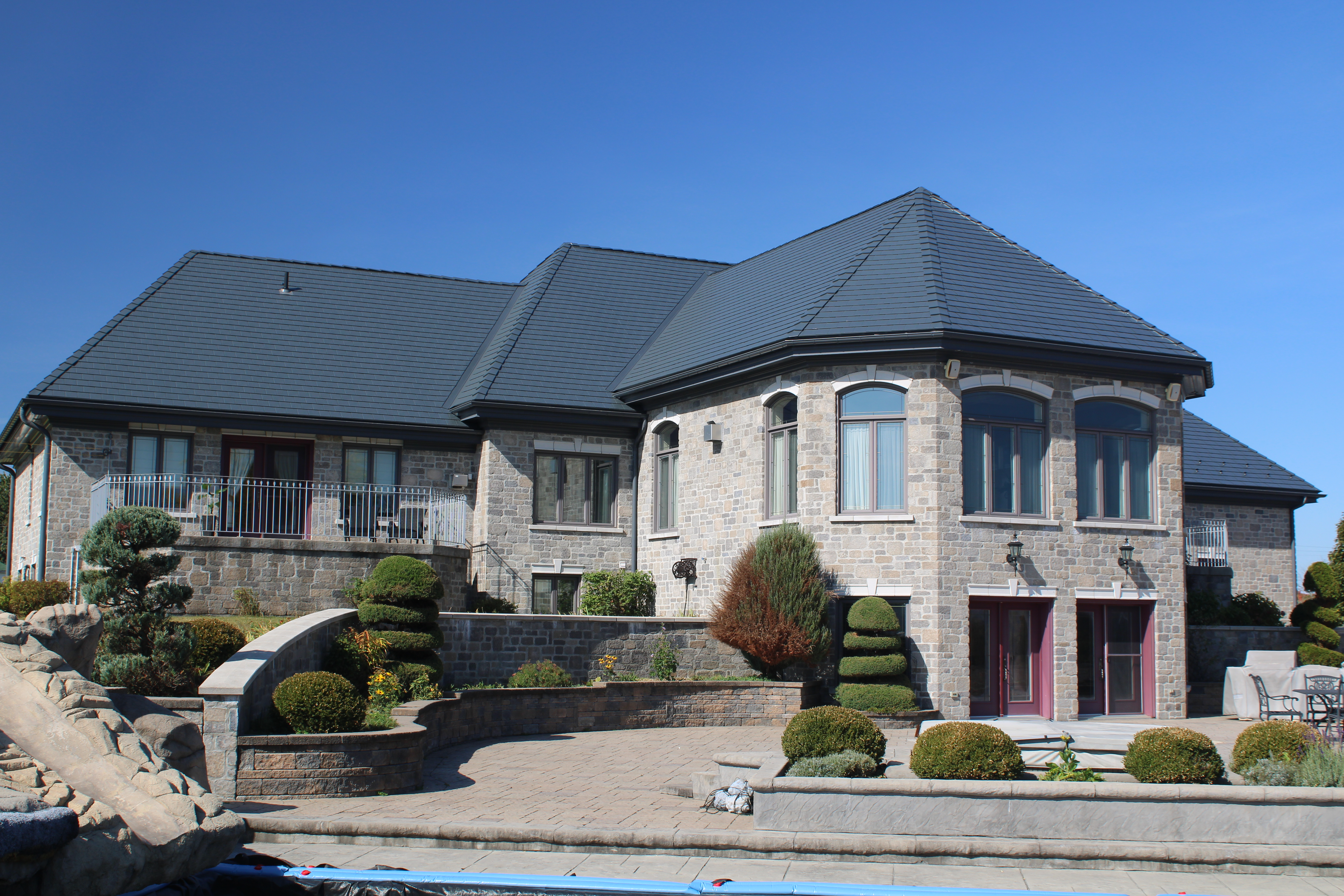 Interlock Aluminum Slate Metal Roofing – Deep Charcoal | Alexandria, ON
