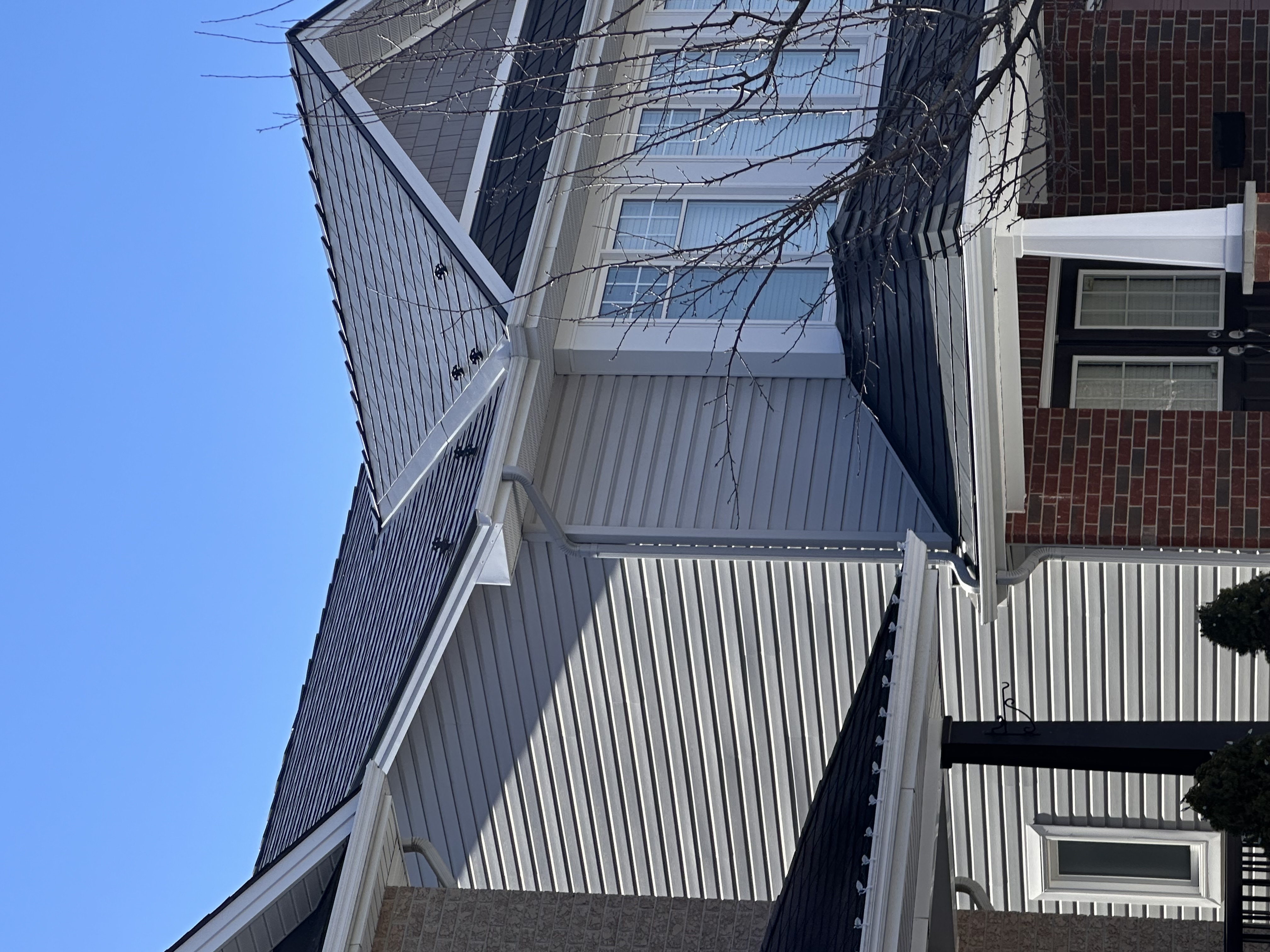 Interlock Aluminum Slate Metal Roofing – Deep Charcoal | Orleans, ON
