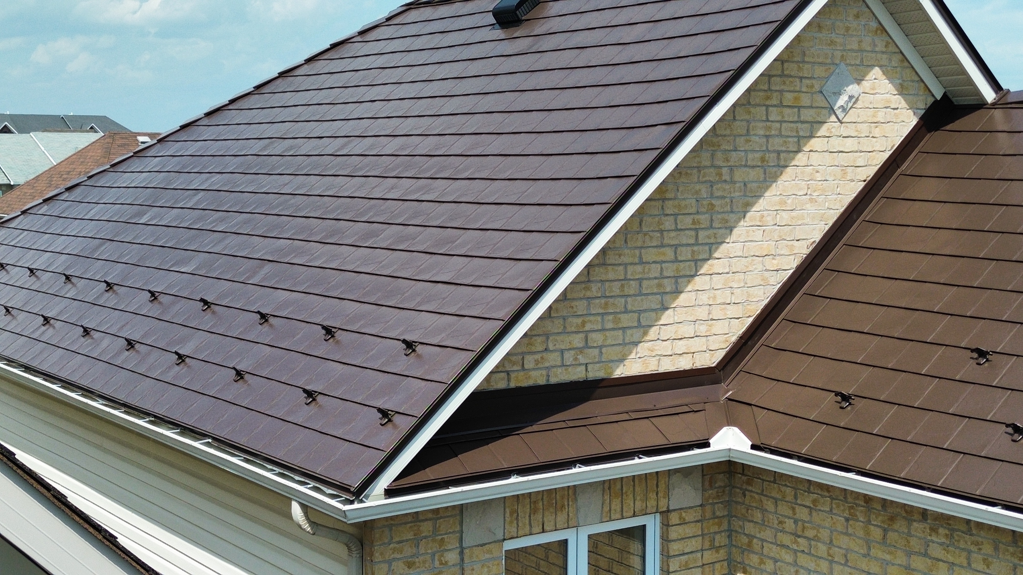 Interlock Aluminum Slate Metal Roofing – Colonial Brown | Ottawa, ON