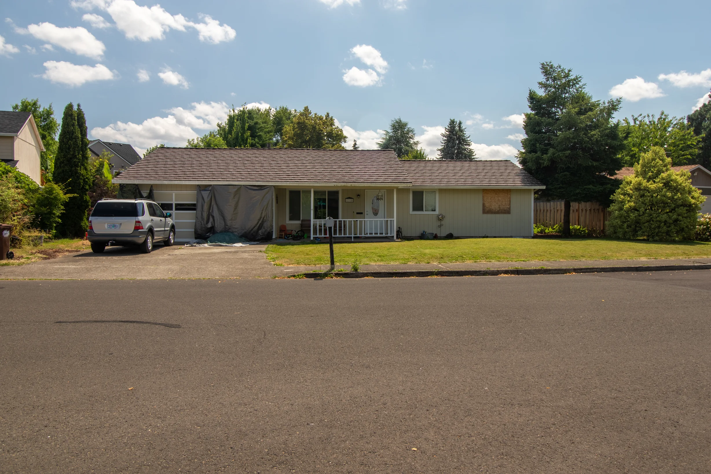 Colonial Brown Interlock Shake aluminum roof on a Colonial Brown metal roof on a Ranch home in a Suburban, Hillsboro, Oregon