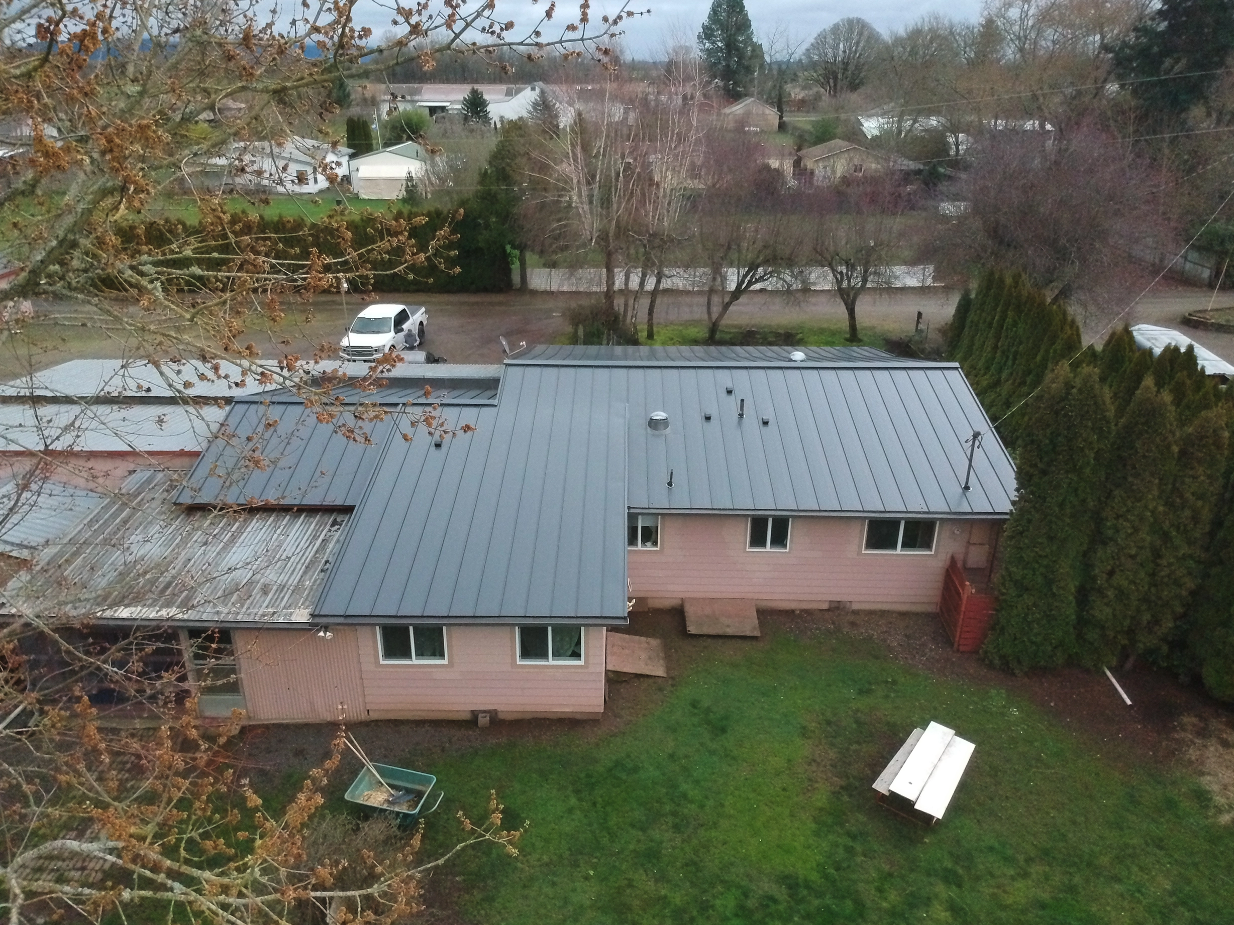 Deep Charcoal Interlock Standing Seam aluminum roof on a single-family home with a metal roof in a forested rural, Scio, Oregon