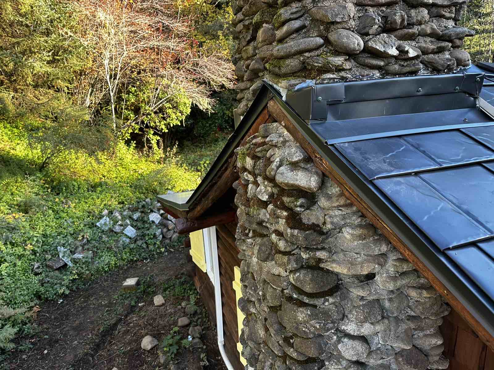 Interlock Aluminum Slate Metal Roofing – Black | Alsea, OR