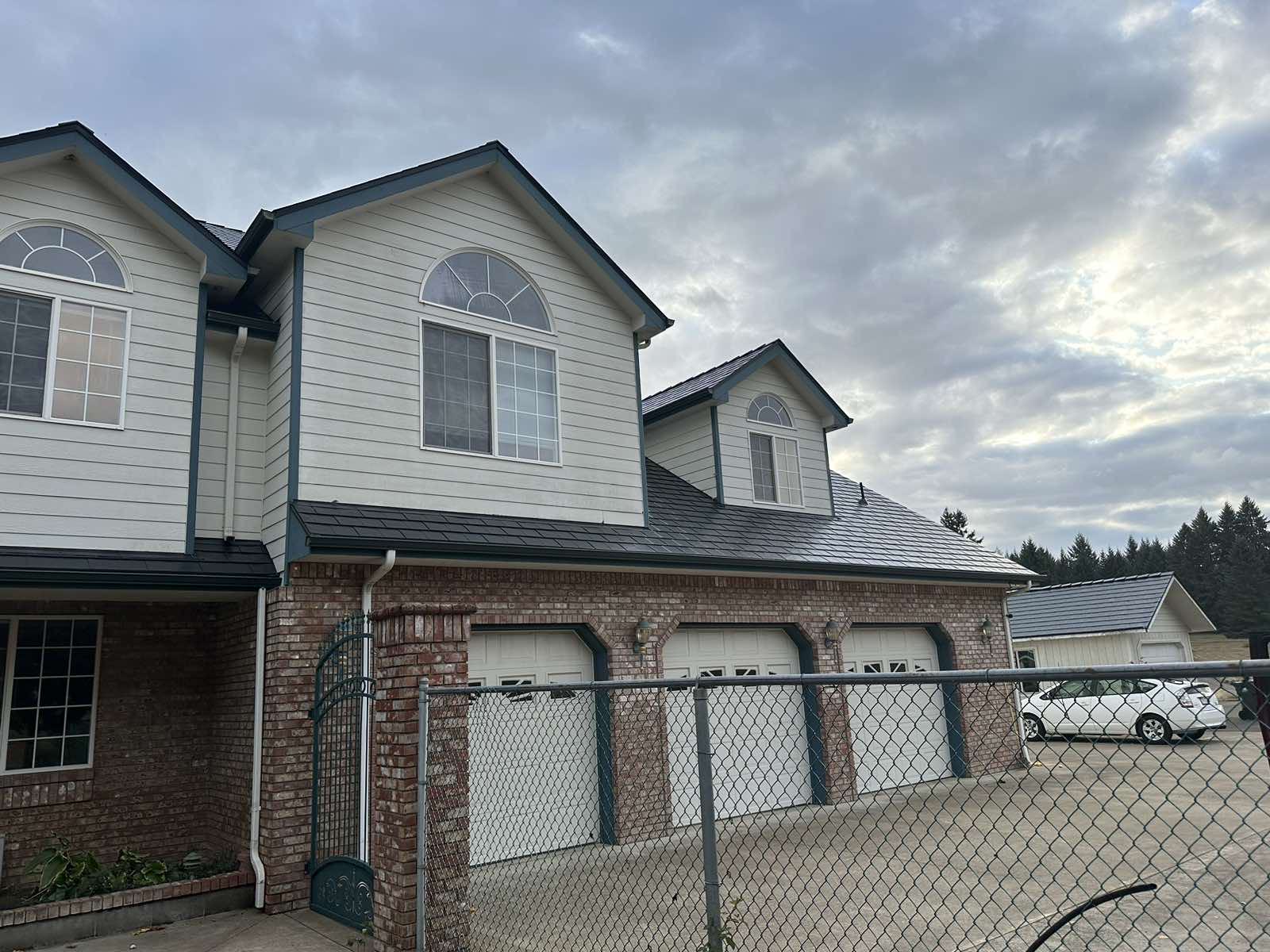 Interlock Aluminum Slate Metal Roofing – Black | Eugene, OR