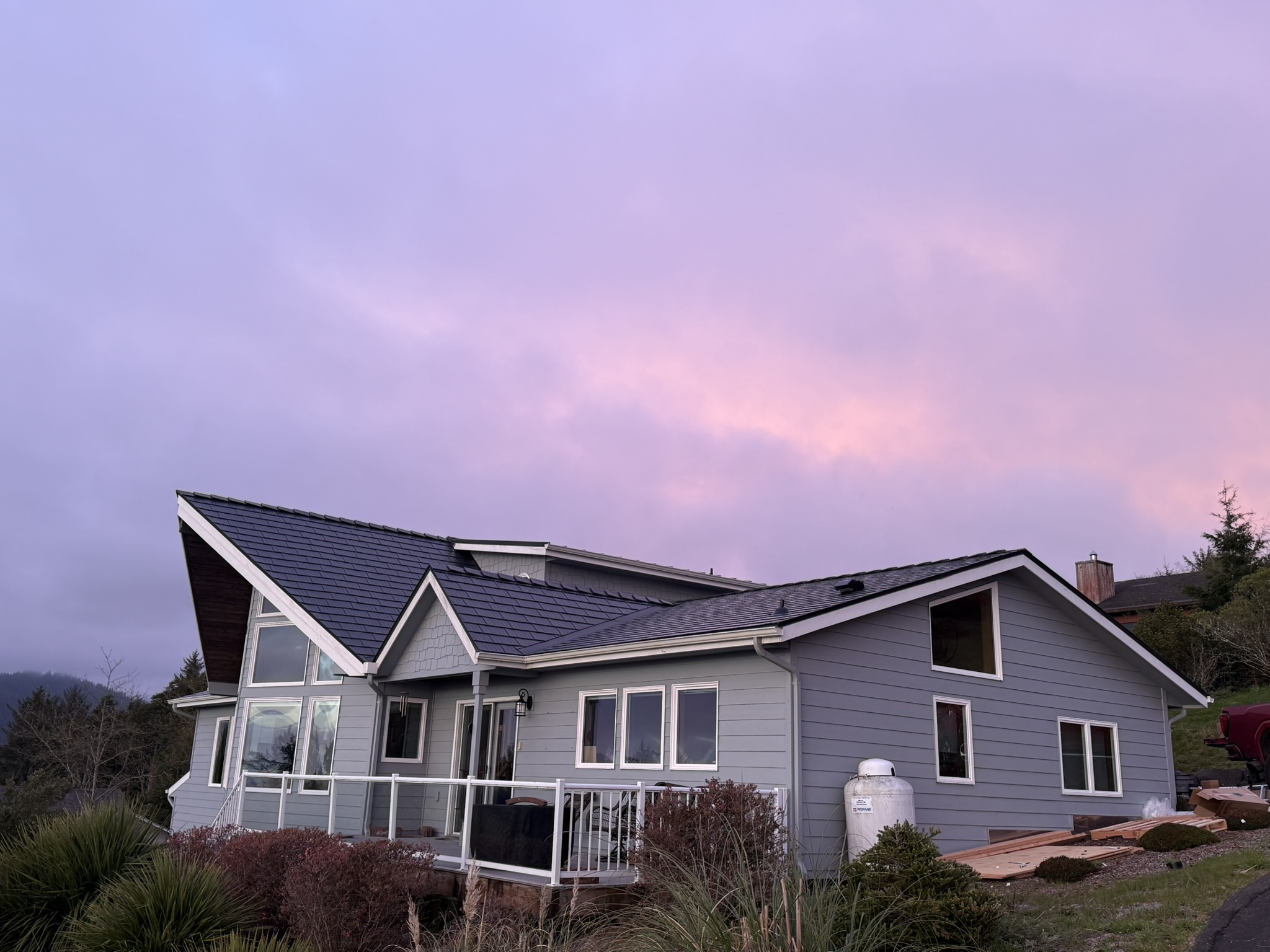 Interlock Aluminum Cedar Shingle Metal Roofing – Deep Charcoal | Cloverdale, OR