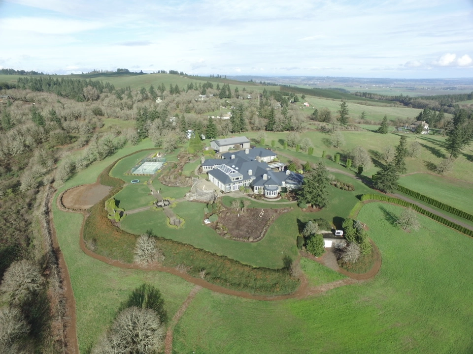 Deep Charcoal Interlock IB Membrane aluminum roof on a single-storey home with dormers on a sprawling green lawn, Turner, Oregon