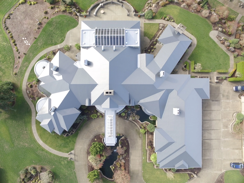 Deep Charcoal Interlock IB Membrane aluminum roof on a large metal roofed home in rural Oregon, Turner, Oregon