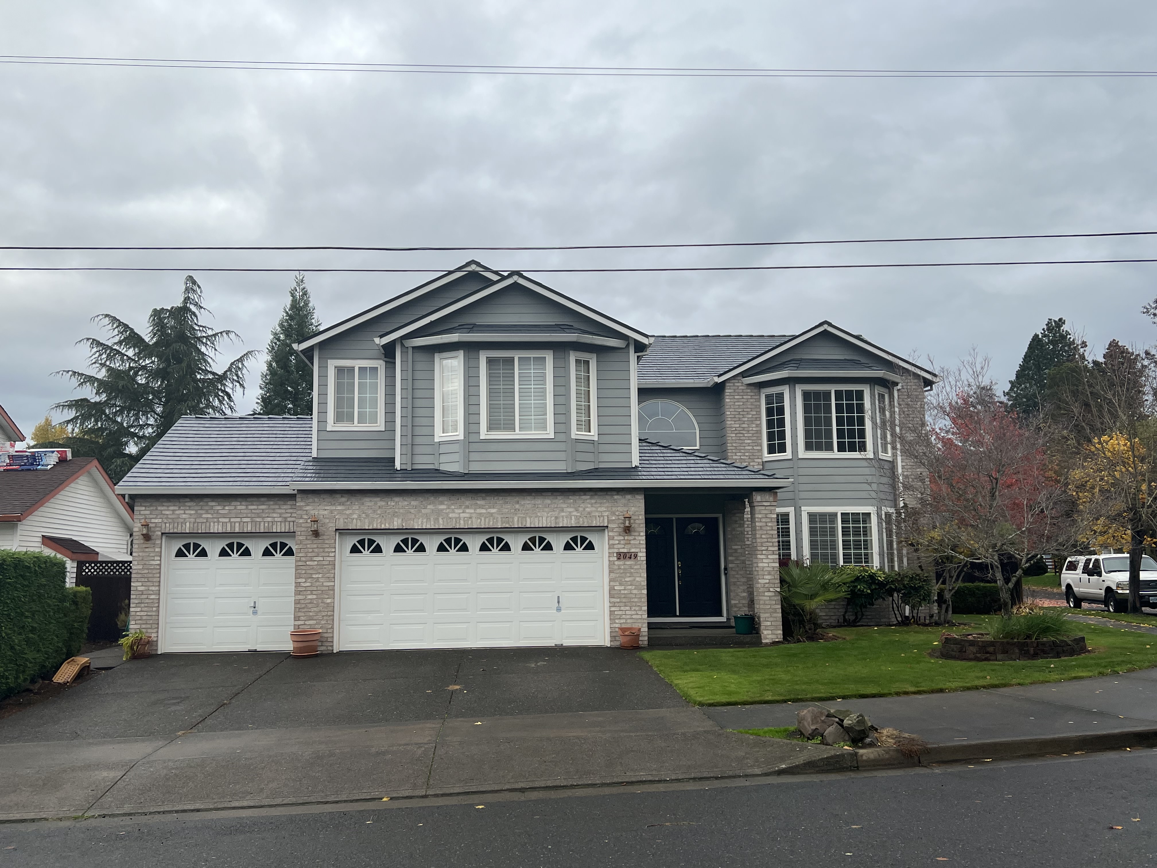 Interlock Aluminum Cedar Shingle Metal Roofing – Deep Charcoal | Portland, OR