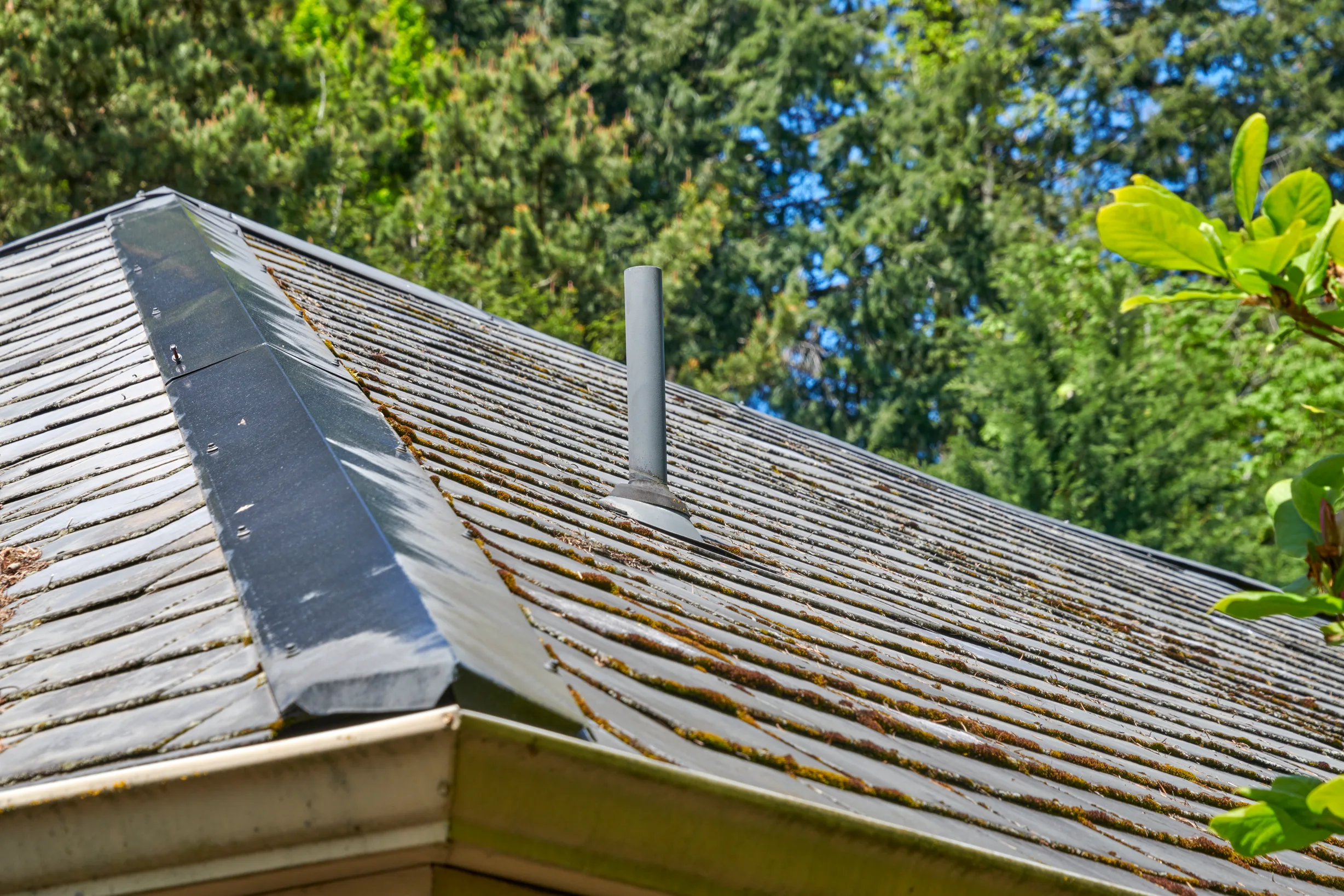 Before: a natural slate roof on the home, Portland, Oregon, ahead of a Deep Charcoal Interlock Slate aluminum roof