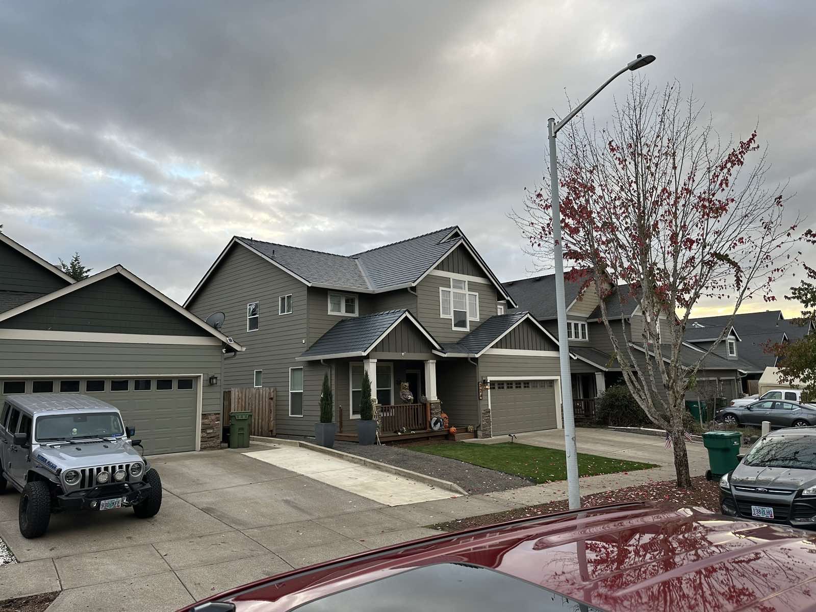 Interlock Aluminum Cedar Shingle Metal Roofing – Deep Charcoal | Newberg, OR