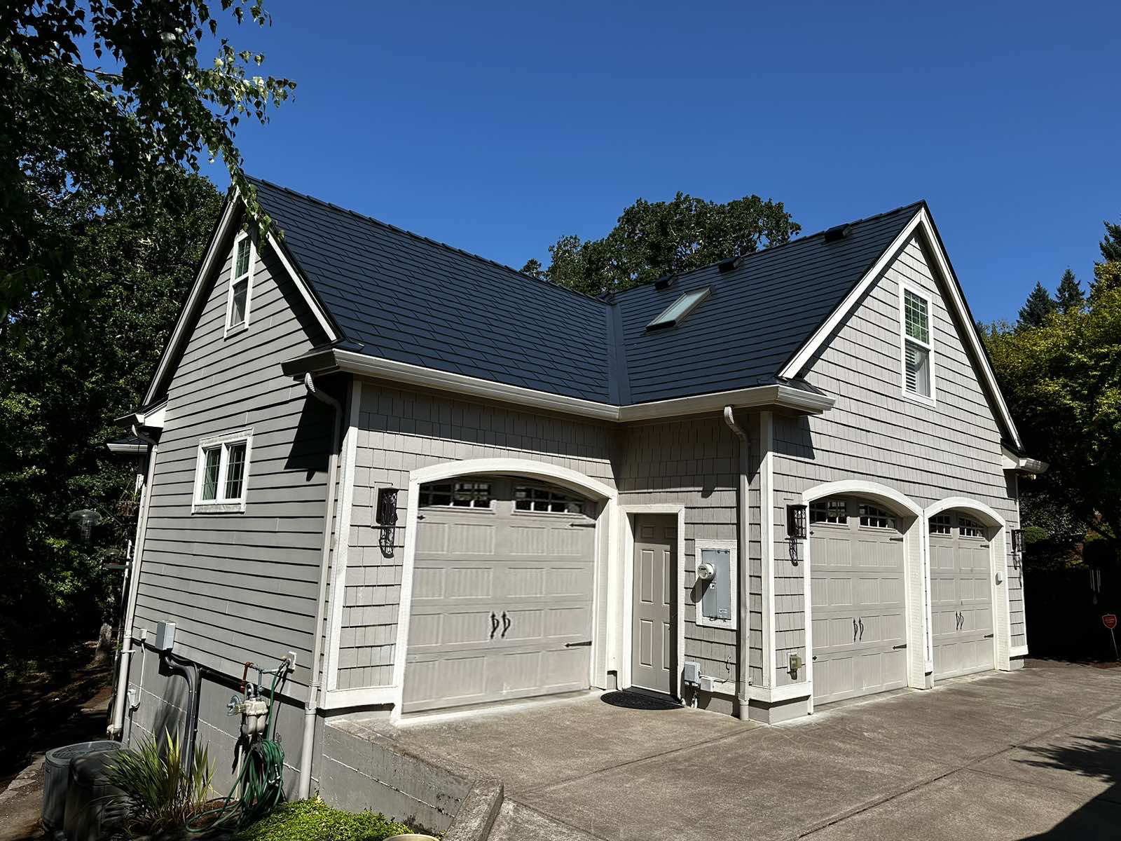 Interlock Aluminum Slate Metal Roofing – Black | Corvallis, OR