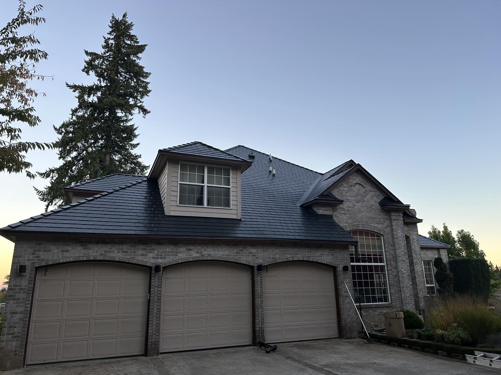 Interlock Aluminum Slate Metal Roofing – Black | Scappoose, OR