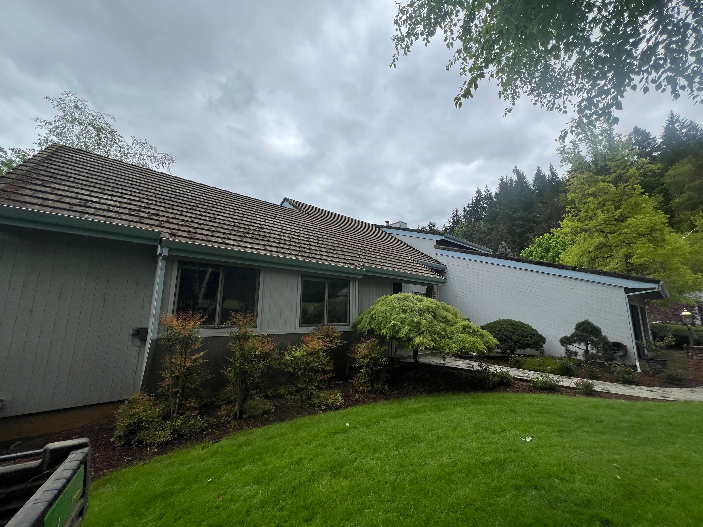 Before: a concrete tile roof with broken tiles on the home, Amity, Oregon, ahead of a Deep Charcoal Interlock Slate aluminum roof