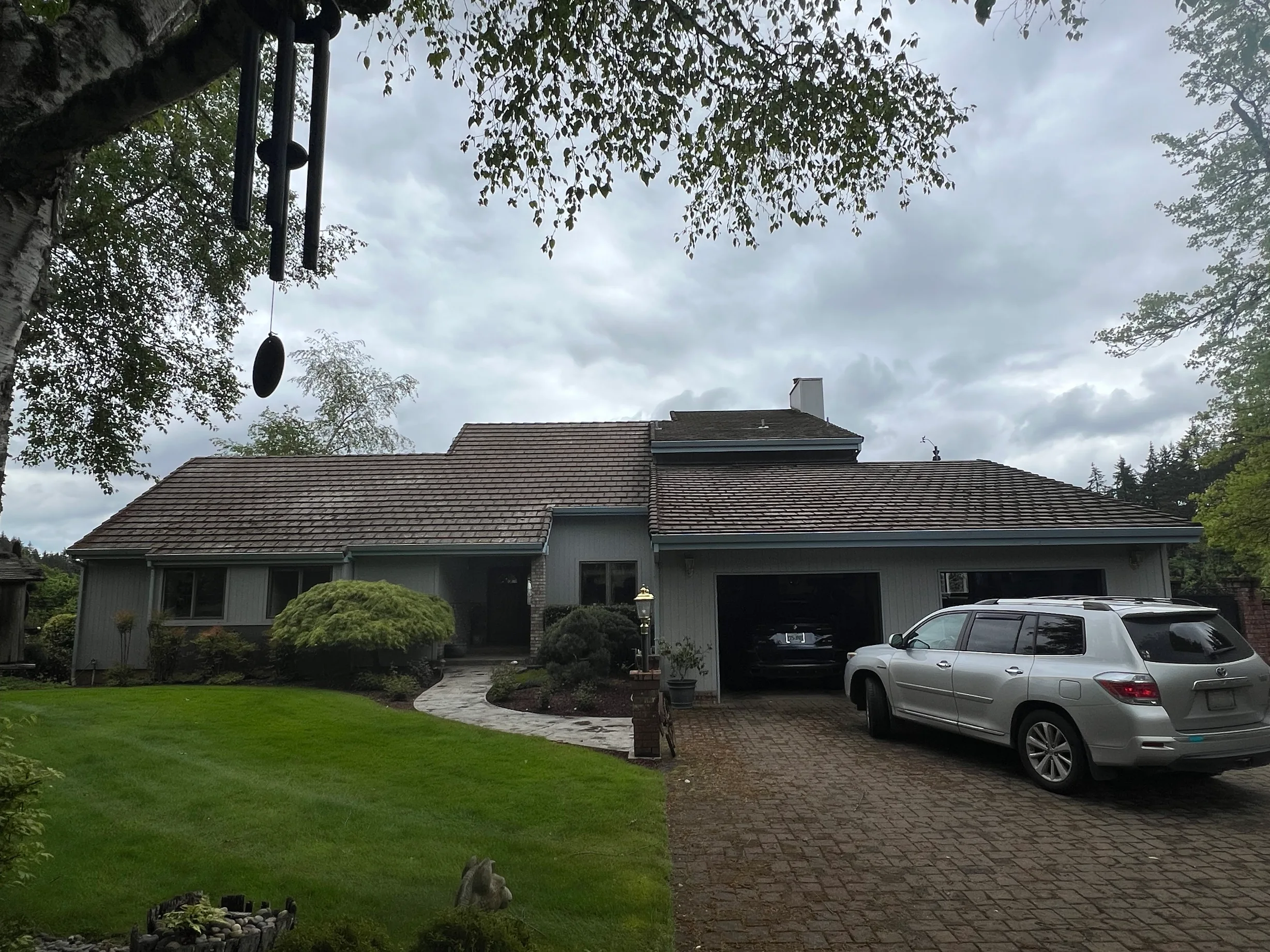 Before: a concrete tile roof with broken tiles on the home, Amity, Oregon, ahead of a Deep Charcoal Interlock Slate aluminum roof