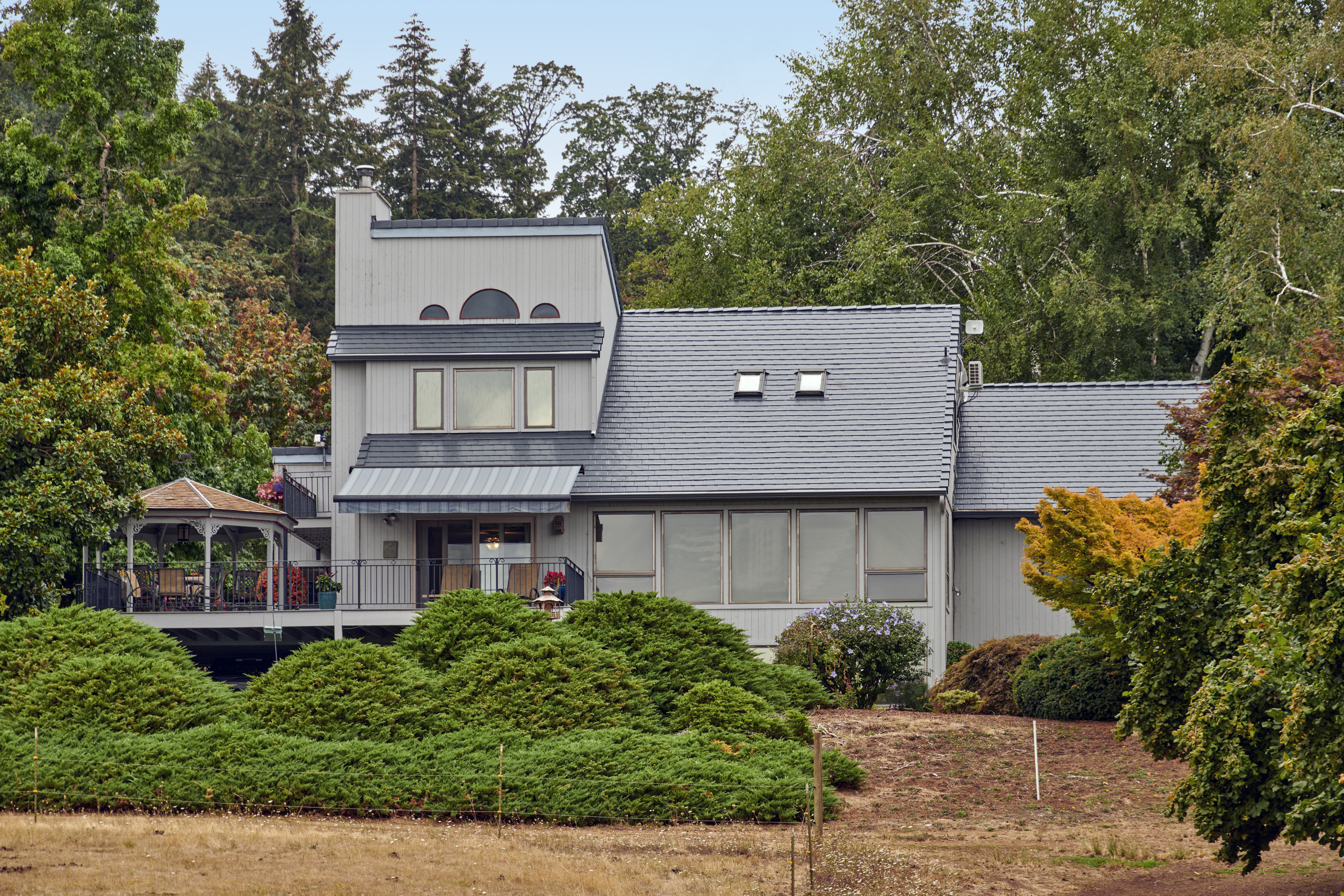 Interlock Aluminum Slate Metal Roofing – Deep Charcoal | Amity, OR