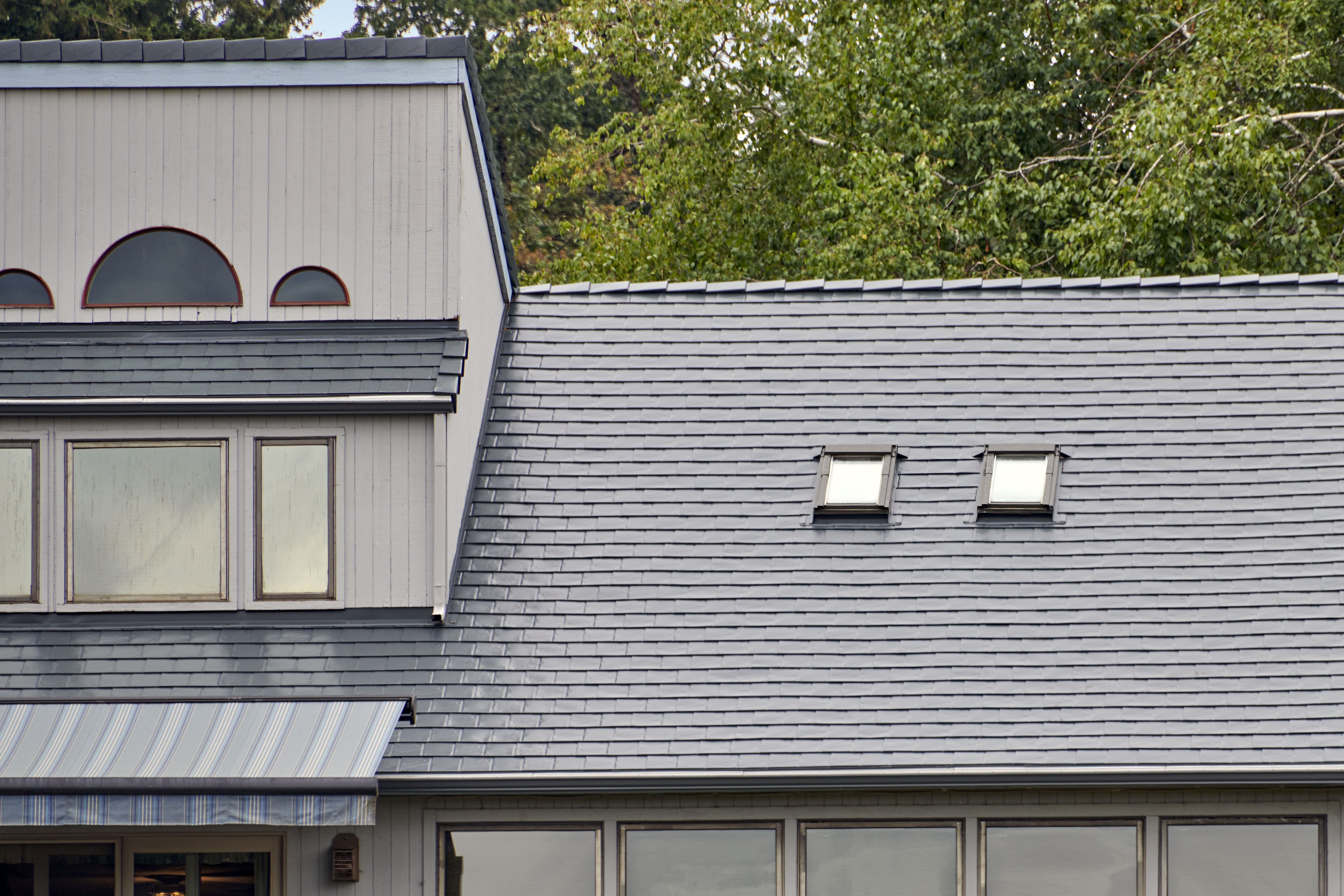 Interlock Aluminum Slate Metal Roofing – Deep Charcoal | Amity, OR