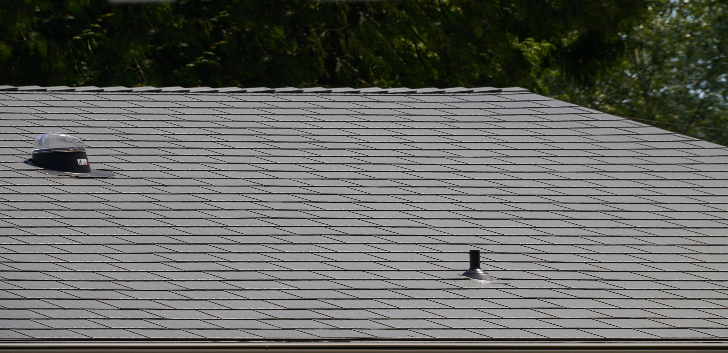 Musket Grey Interlock Cedar Shingle aluminum roof on a colonial home with dormers and grey roof in a forested, Arlington, Washington