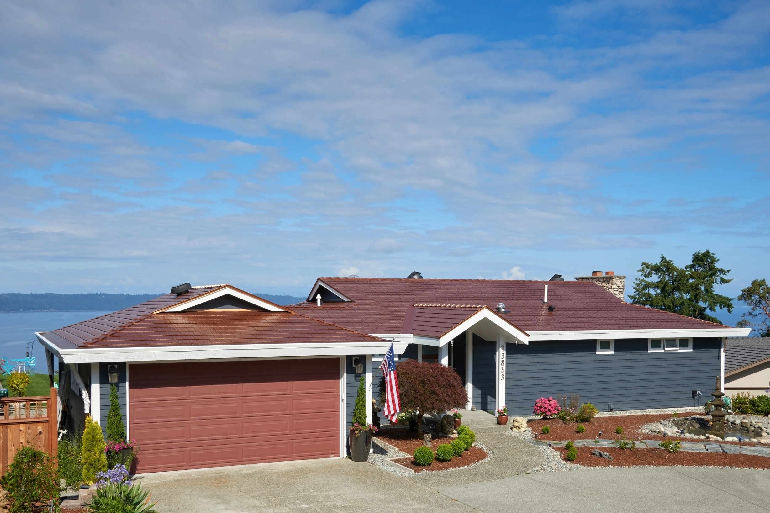 Aged Copper Interlock Cedar Shingle aluminum roof on a single-storey home with a metal roof in Burien, Washington, Burien, Washington