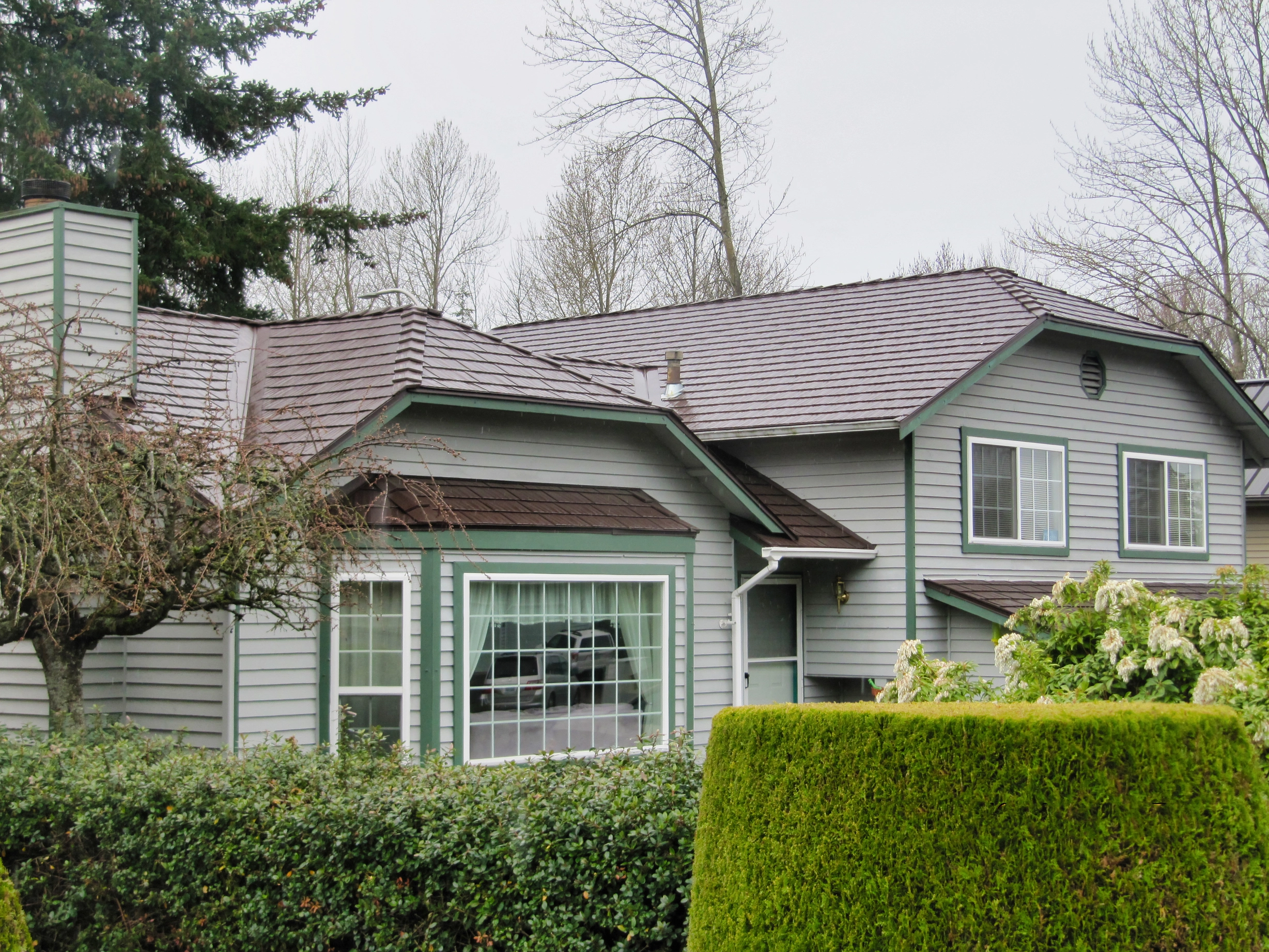 Colonial Brown Interlock Cedar Shingle aluminum roof on a colonial home with a colonial brown metal roof in a, Renton, Washington