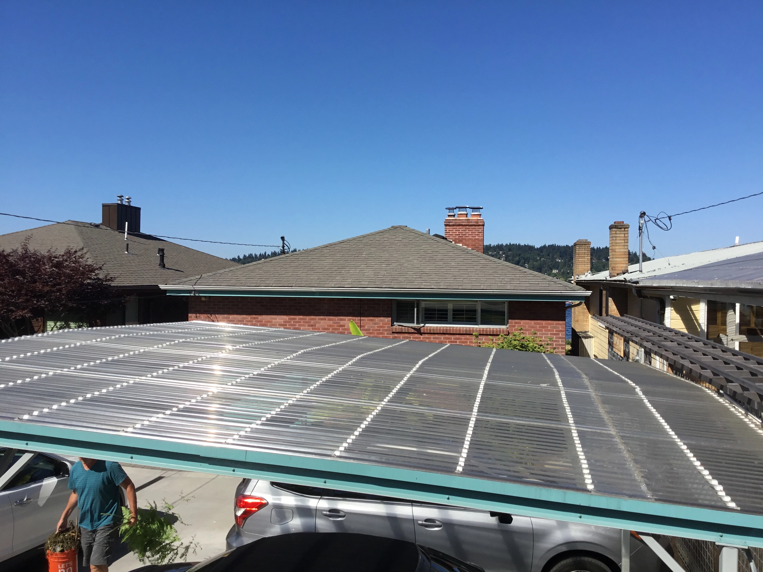 Before: a worn out asphalt shingle roof on the home, Seattle, Washington, ahead of a Black Interlock Slate aluminum roof