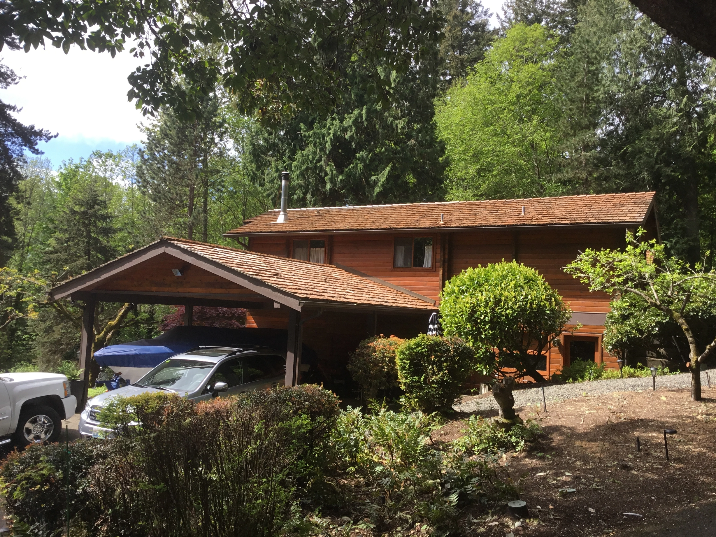 Before: a worn out wood shake roof on the home, Bainbridge Island, Washington, ahead of a Copper Penny Interlock Shake aluminum roof
