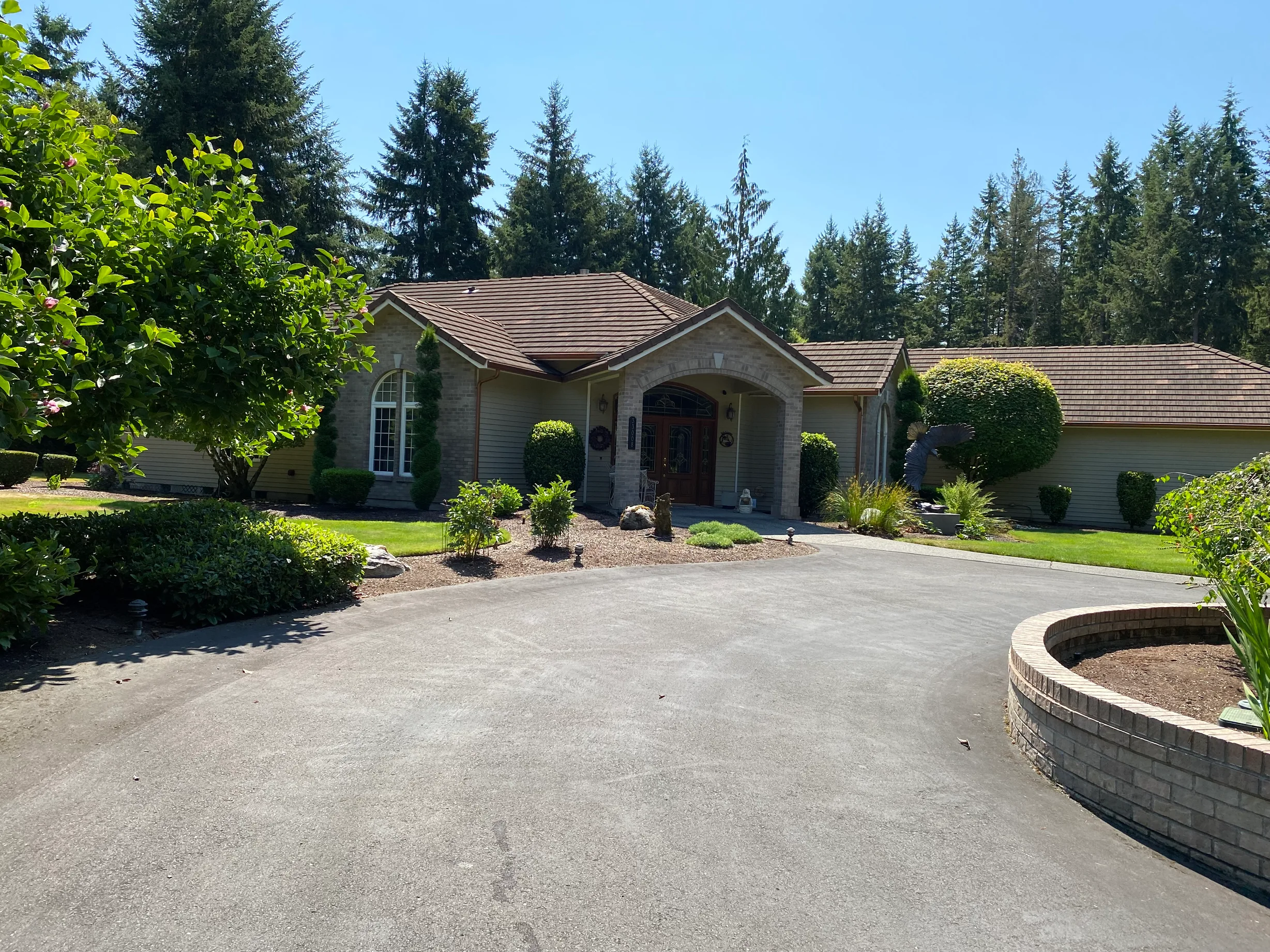 Before: a concrete tile roof with broken tiles on the home, Auburn, Washington, ahead of a Copper Penny Interlock Shake aluminum roof