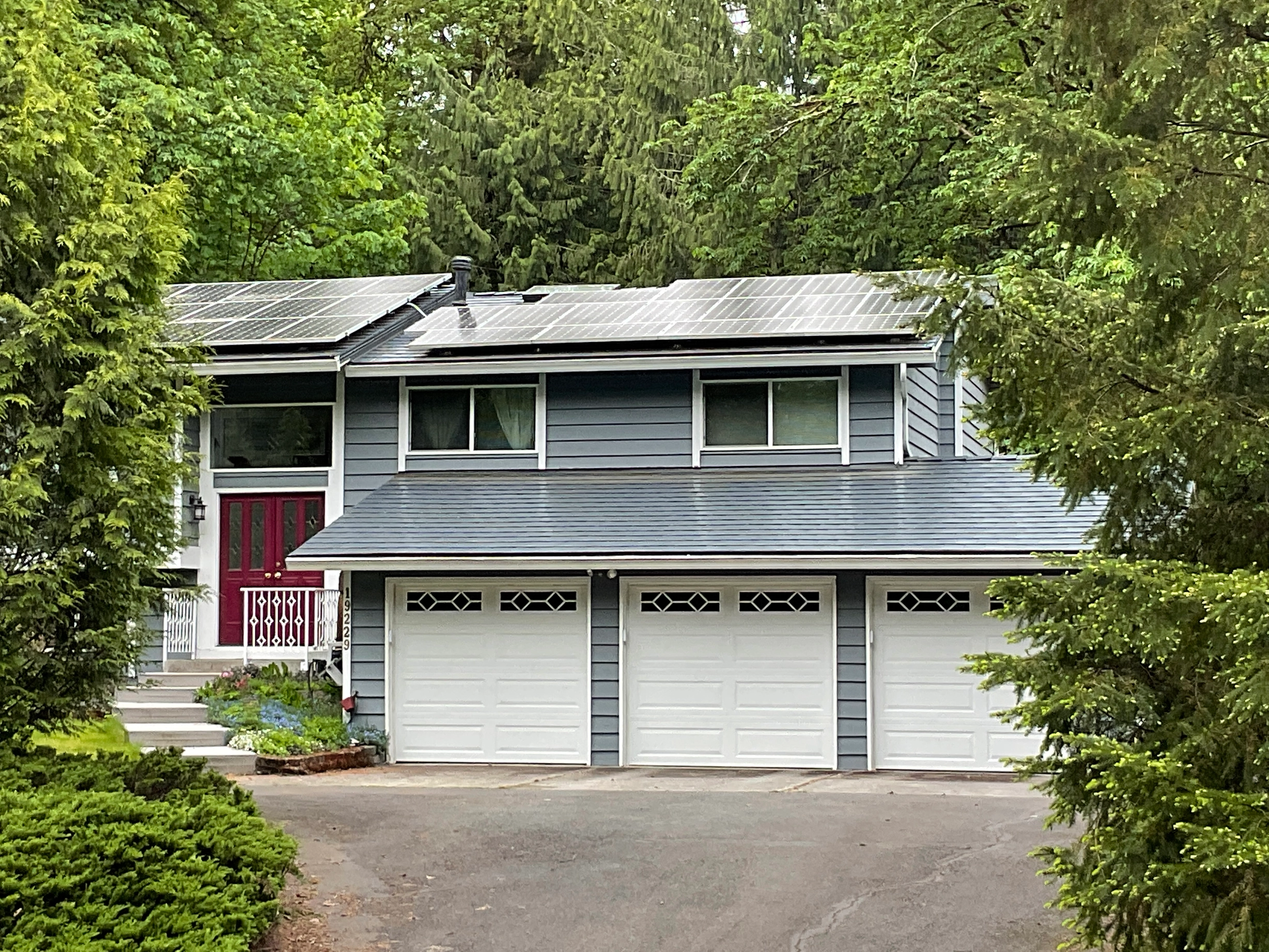 Deep Charcoal Interlock Slate aluminum roof on a Deep Charcoal Interlock Slate metal roof on a modern, Woodinville, Washington