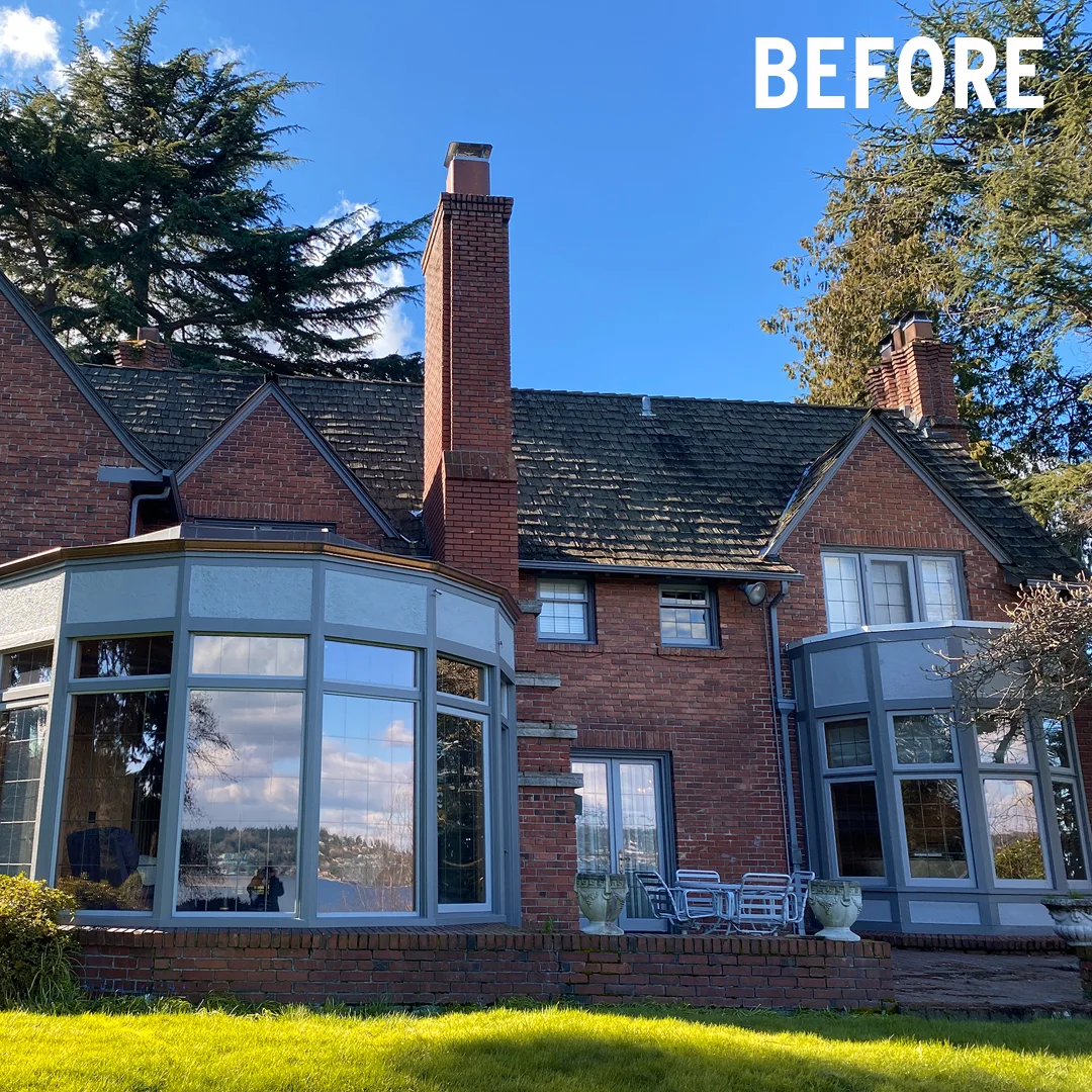 Before: a worn out wood shake roof on the home, Seattle, Washington, ahead of a Black Interlock Slate aluminum roof