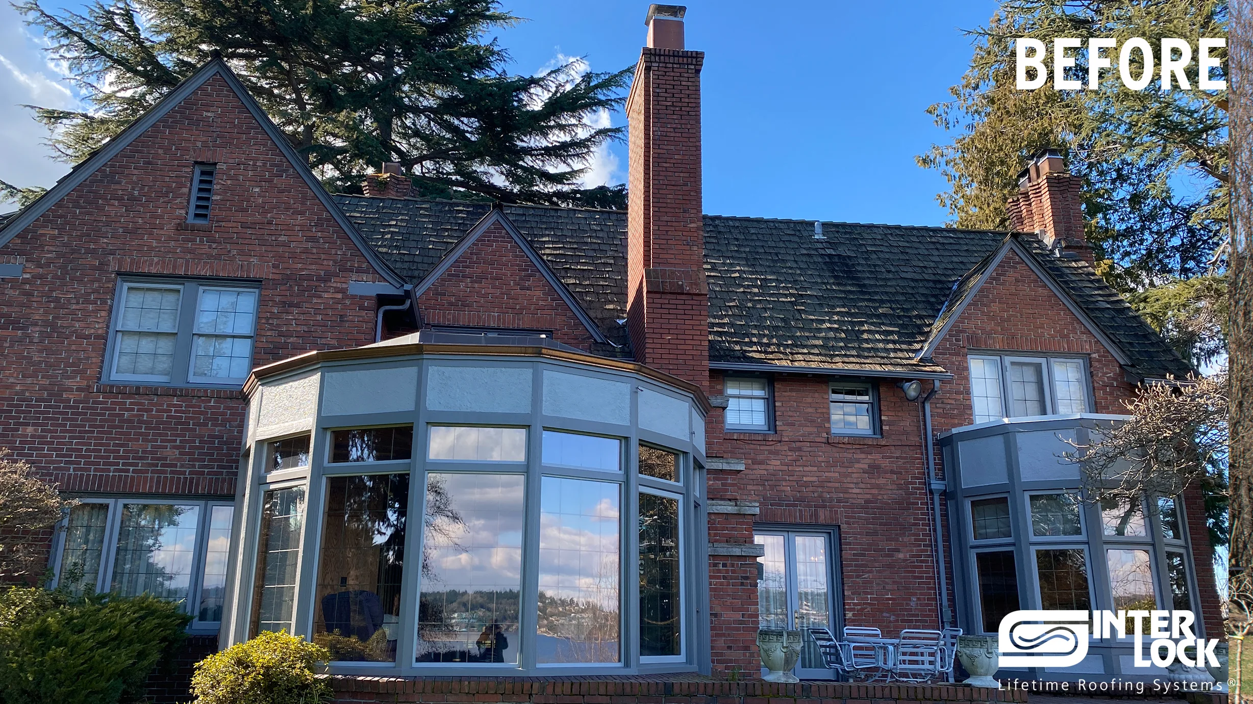 Before: a worn out wood shake roof on the home, Seattle, Washington, ahead of a Black Interlock Slate aluminum roof