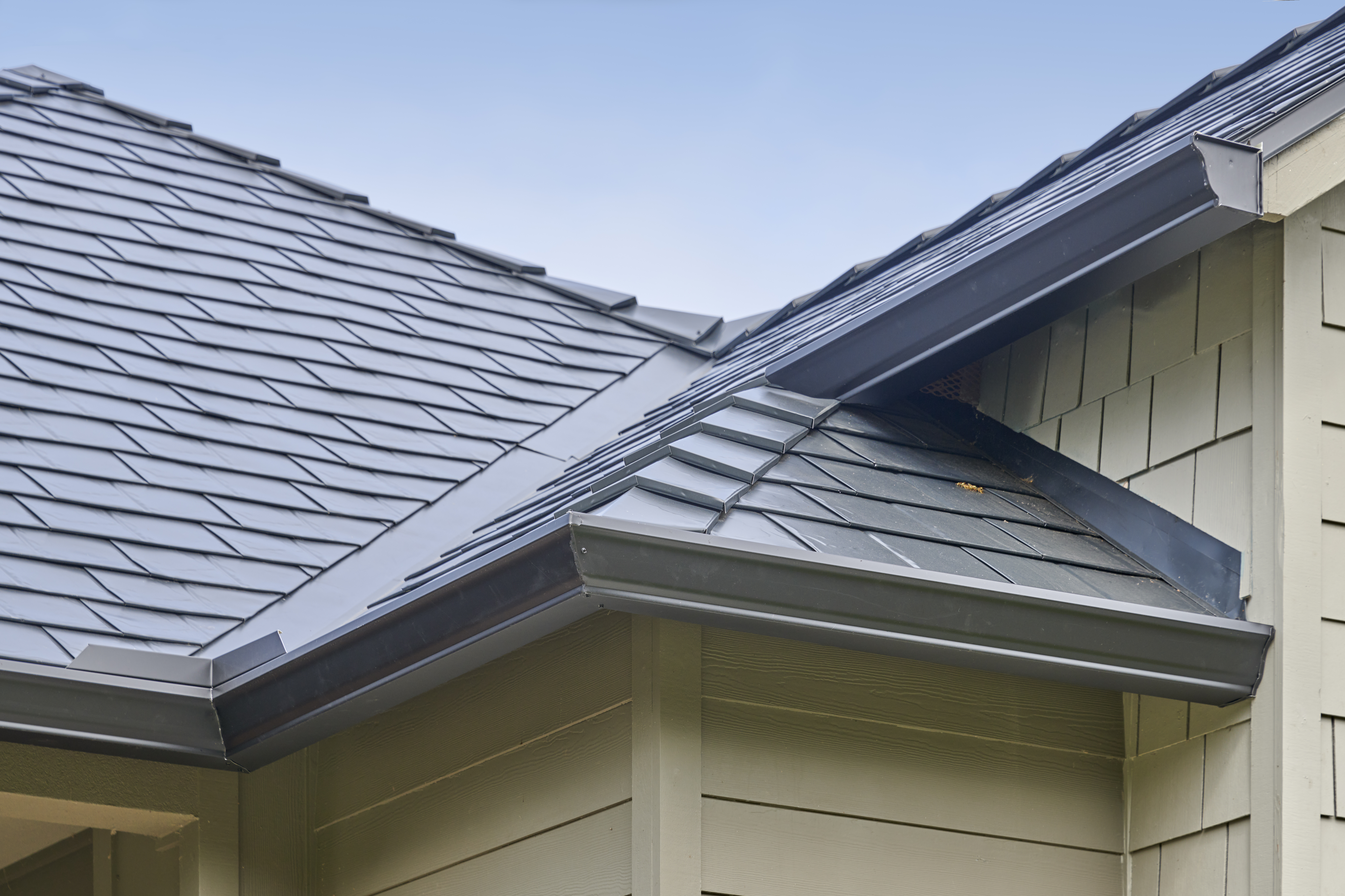 Interlock Aluminum Slate Metal Roofing – Black | Ridgefield, WA