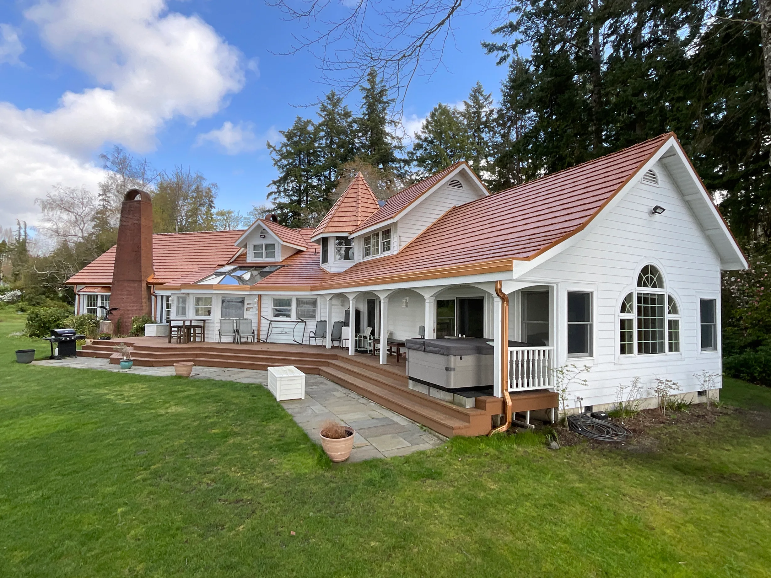 Copper Penny Interlock Shake aluminum roof on a white Cape Cod style home with a copper penny metal roof, Bremerton, Washington