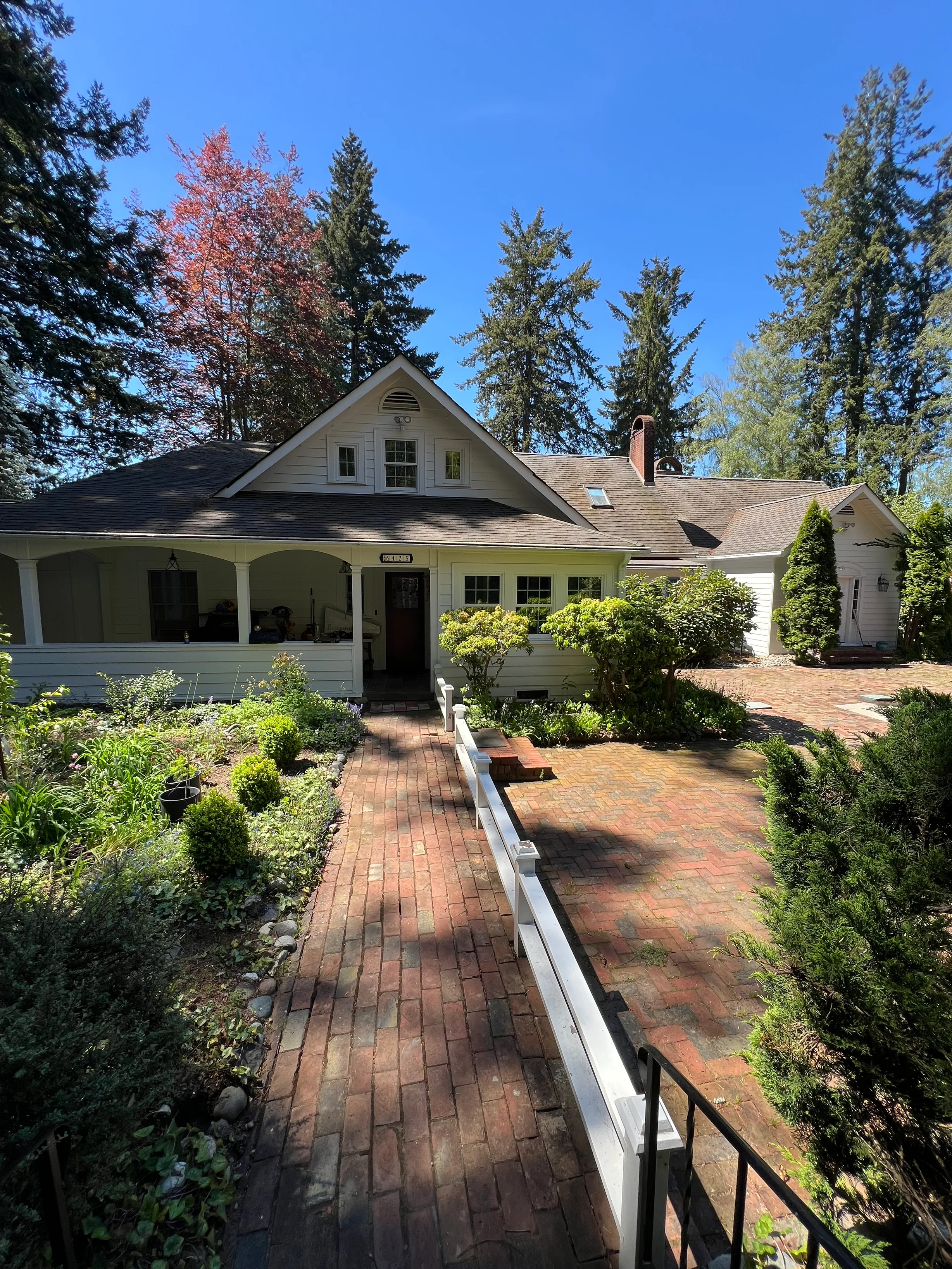 Before: a mossy asphalt shingle roof on the home, Bremerton, Washington, ahead of a Copper Penny Interlock Shake aluminum roof